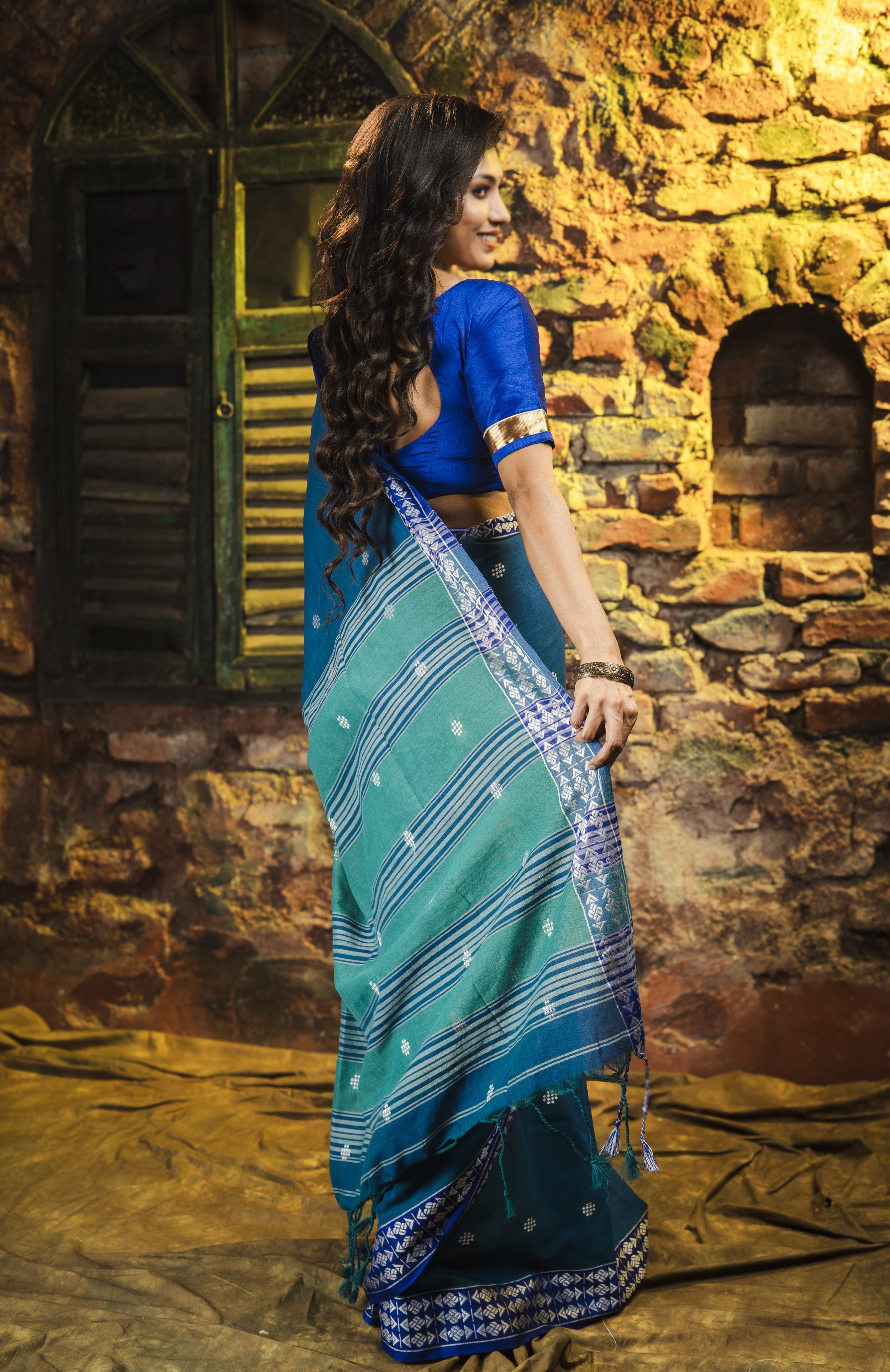 Classic blue Handweaving Pure Cotton Saree with blouse piece