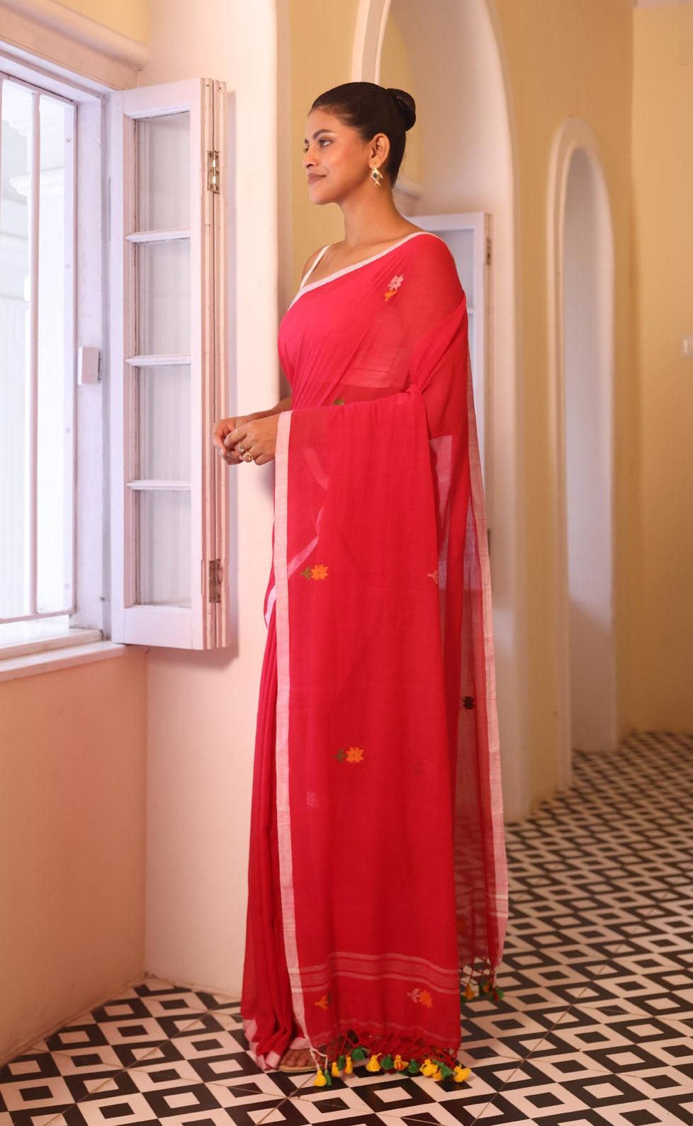 Red Hand Weaving Mul Mul Cotton Saree
