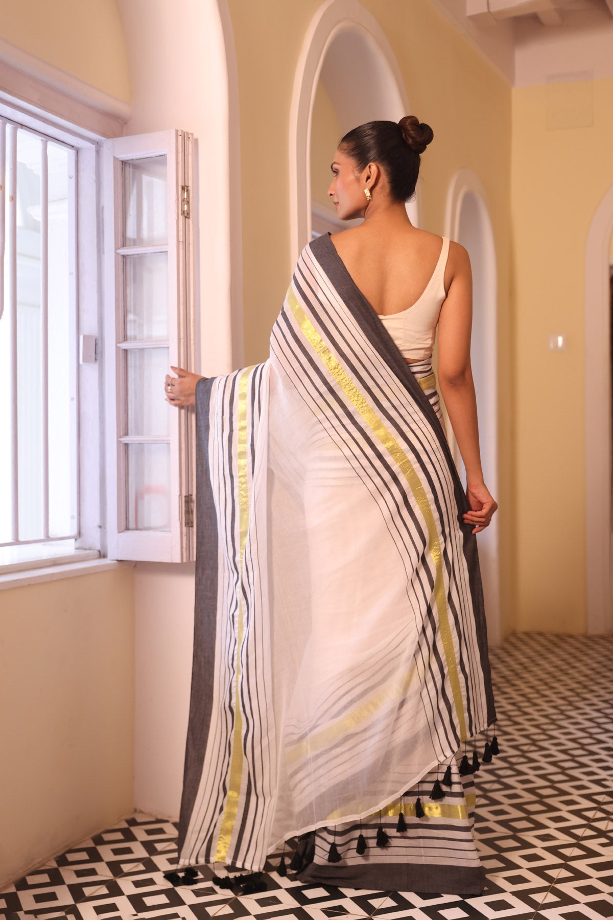 White stripes mulmul cotton saree