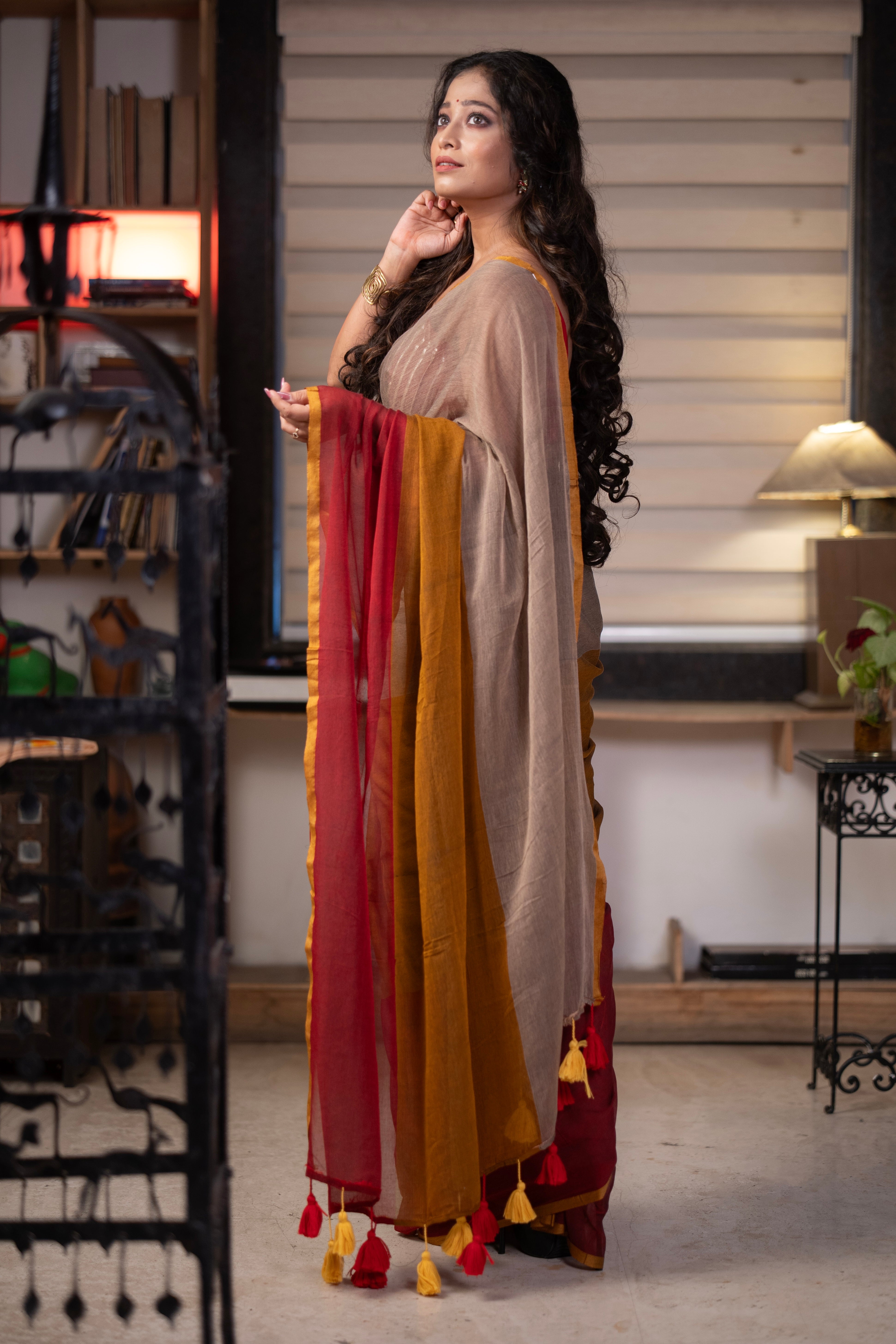 Maroon multicolour Mul Mul Cotton Saree with blouse piece