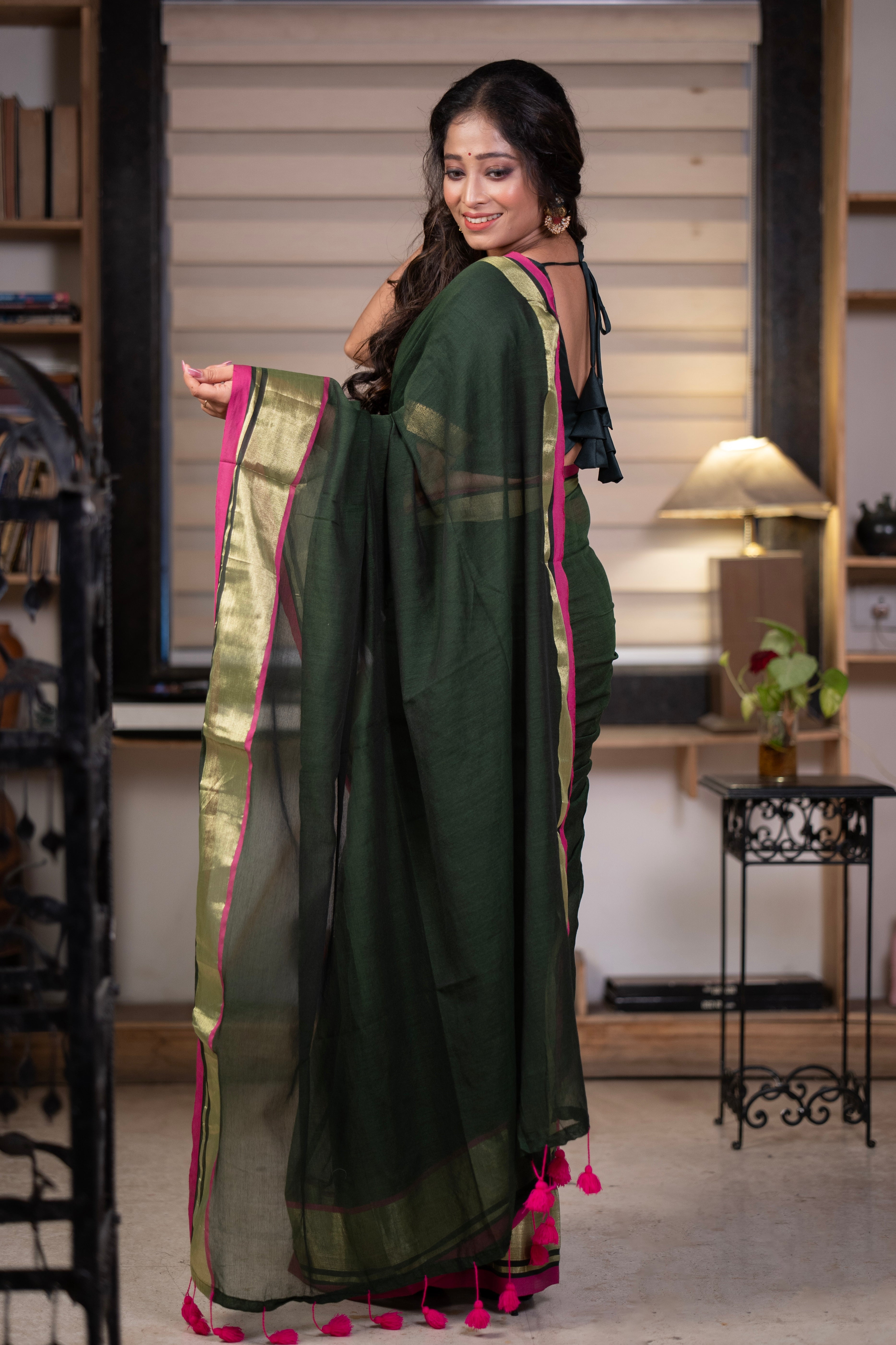 Green Mulmul Cotton Saree With Contrast Blouse