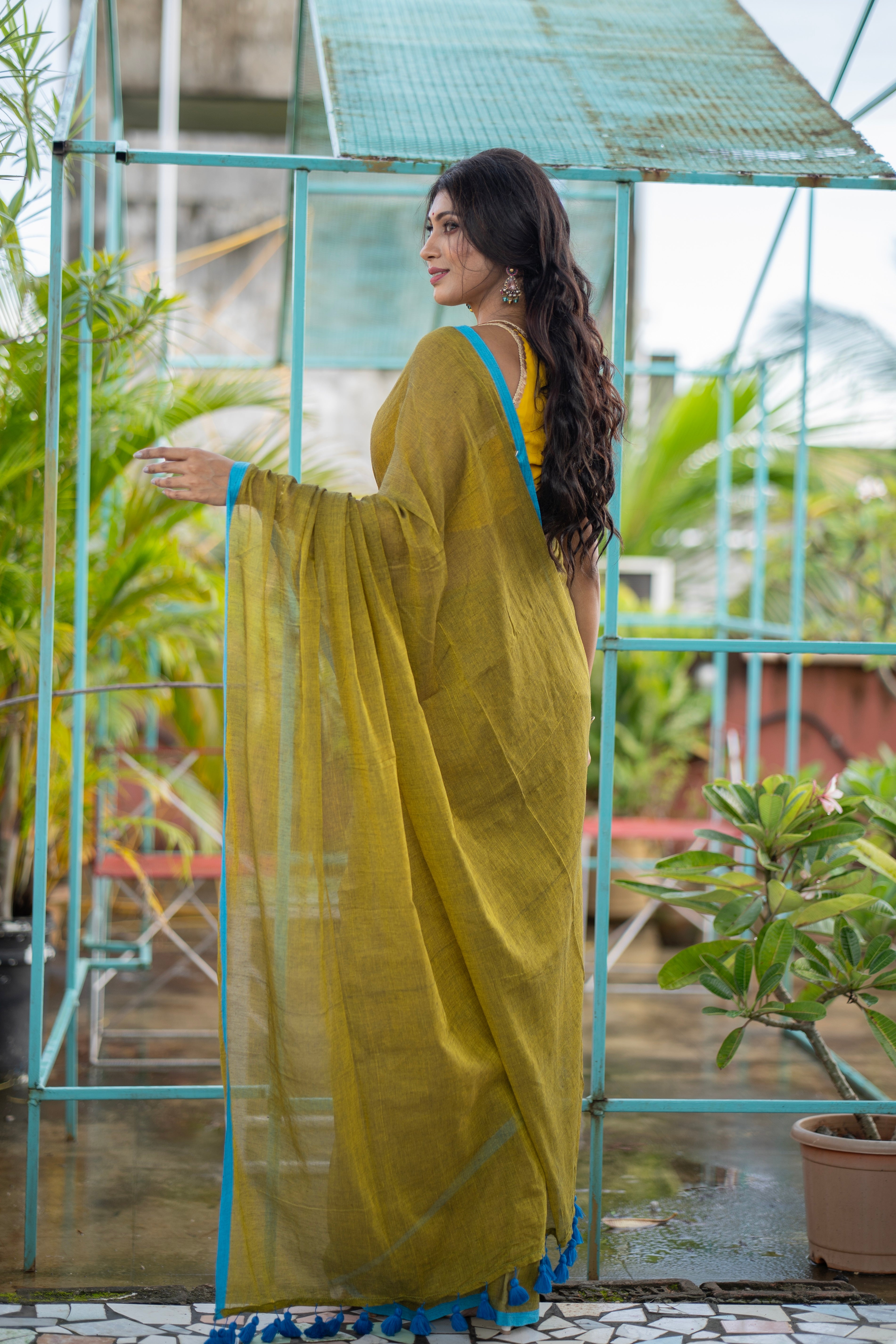 Olive green Mulmul Cotton Saree with Blouse piece