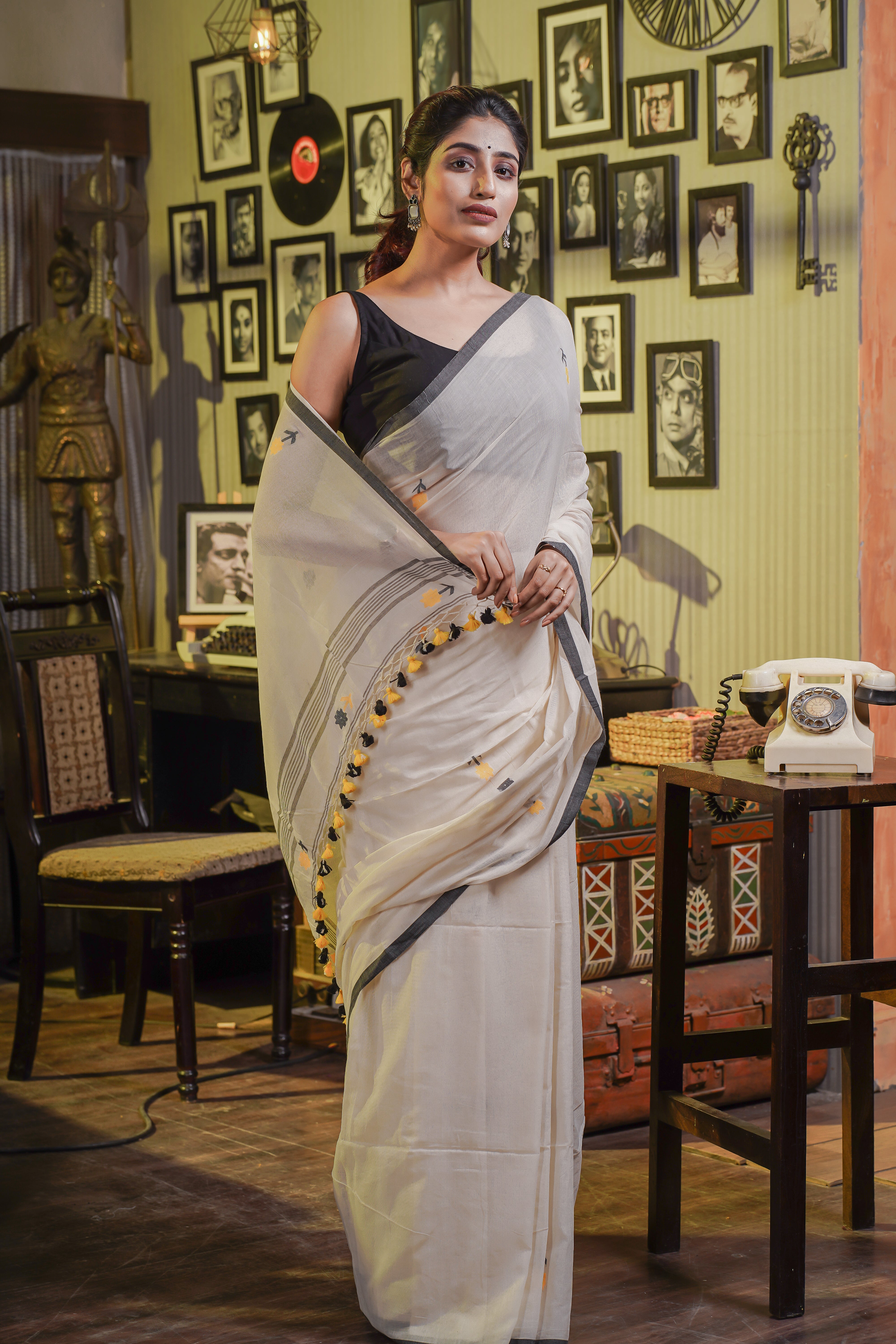 White Hand Weaving Mulmul Cotton Saree