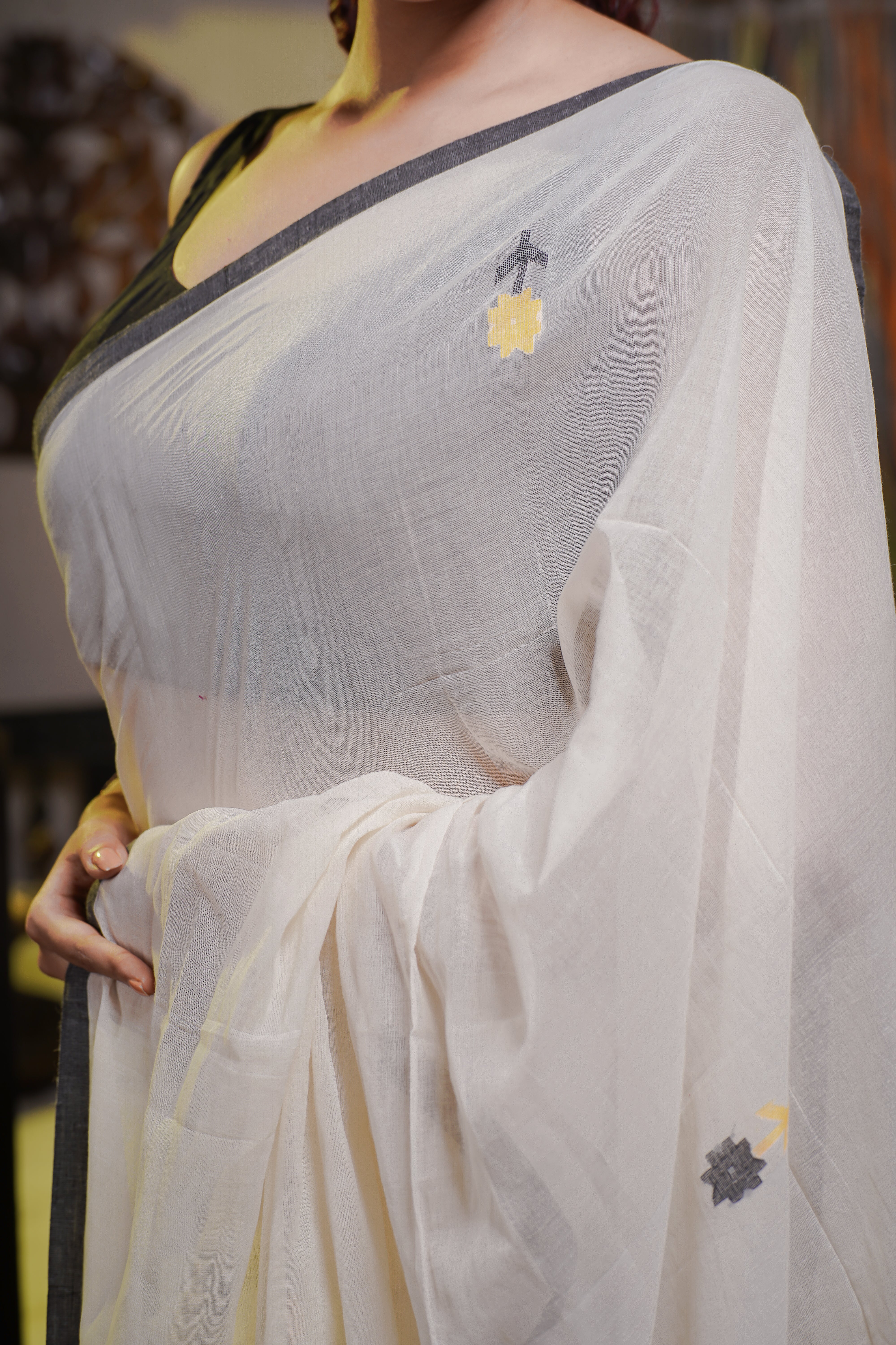 White Hand Weaving Mulmul Cotton Saree