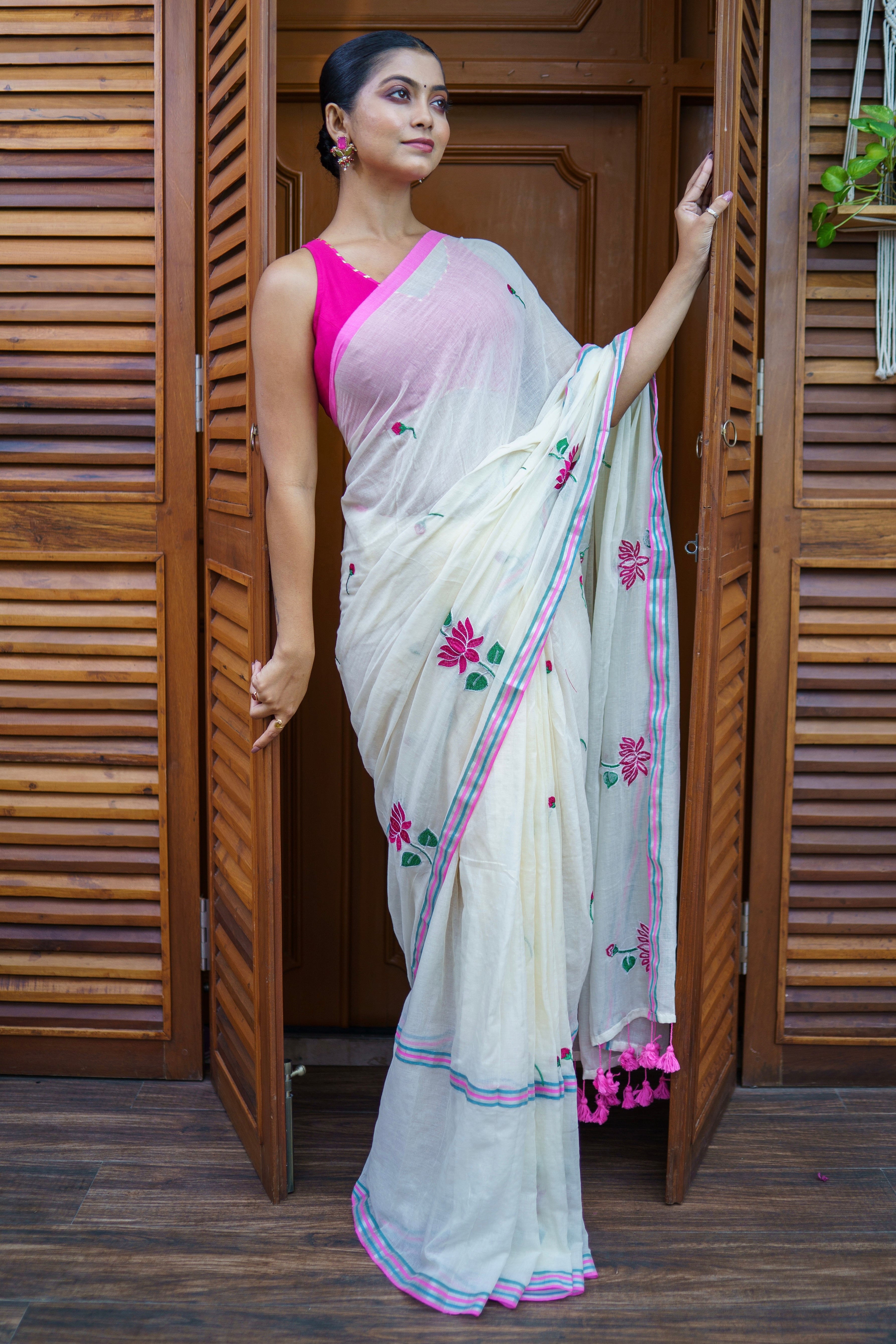 Off white lotus embroidery mulmul cotton saree with blouse piece
