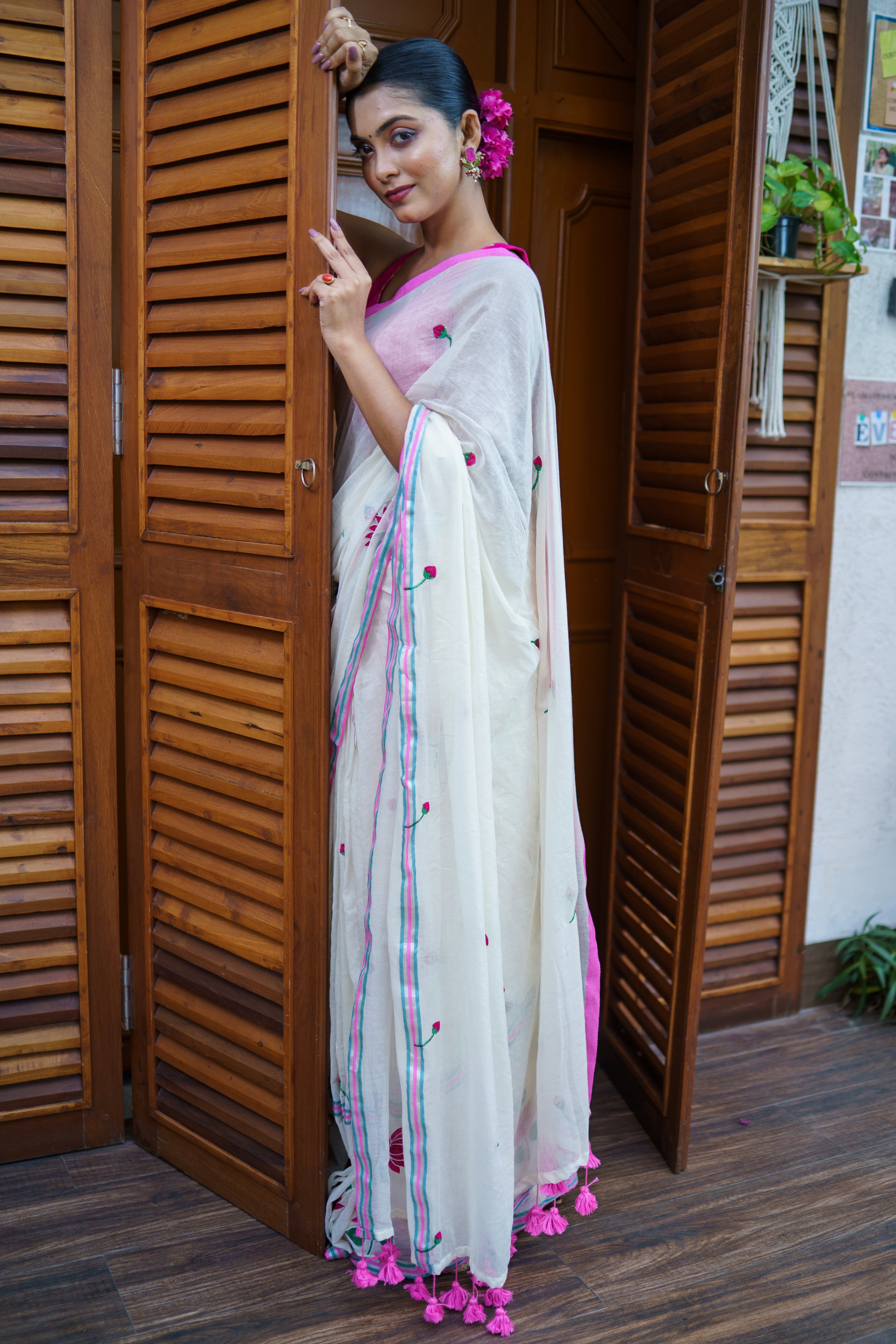 Off white lotus embroidery mulmul cotton saree with blouse piece