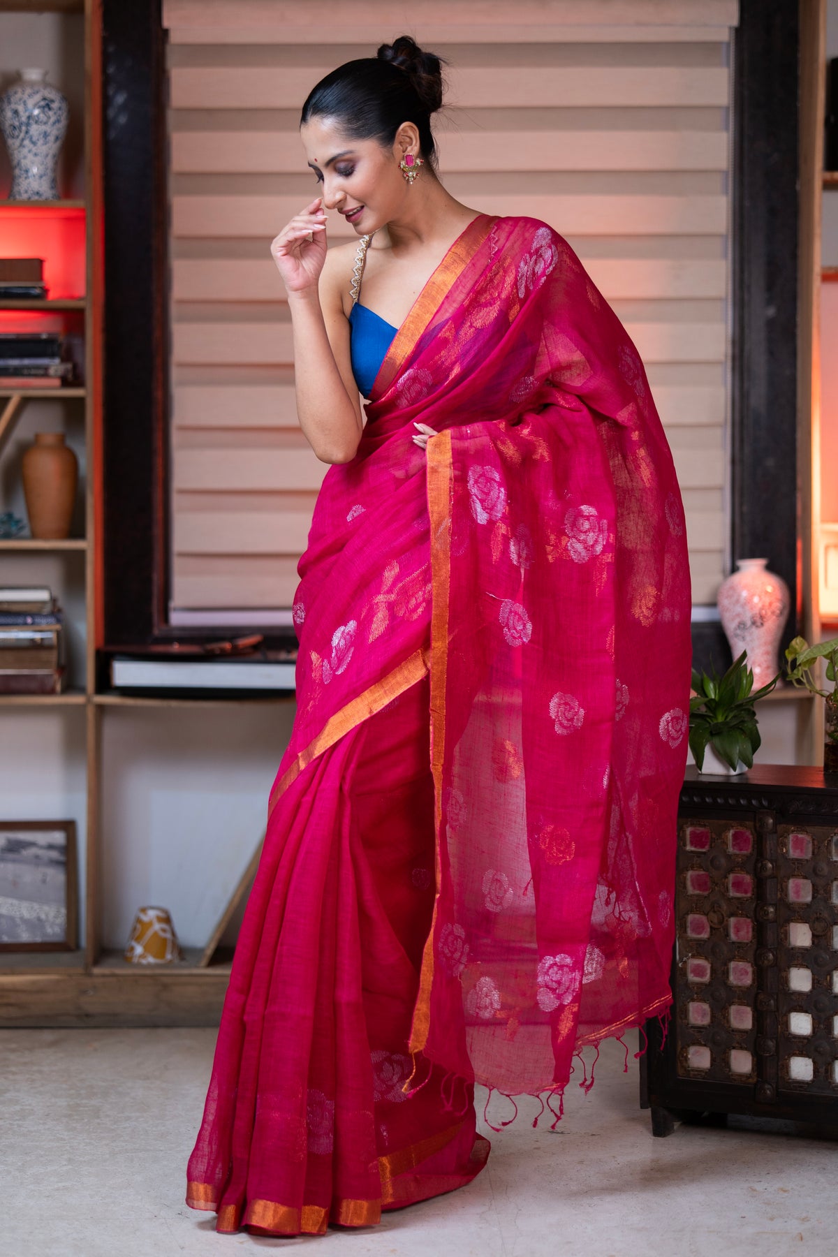 Rani Rose motif Hand Woven linen Jamdani Saree with blouse piece