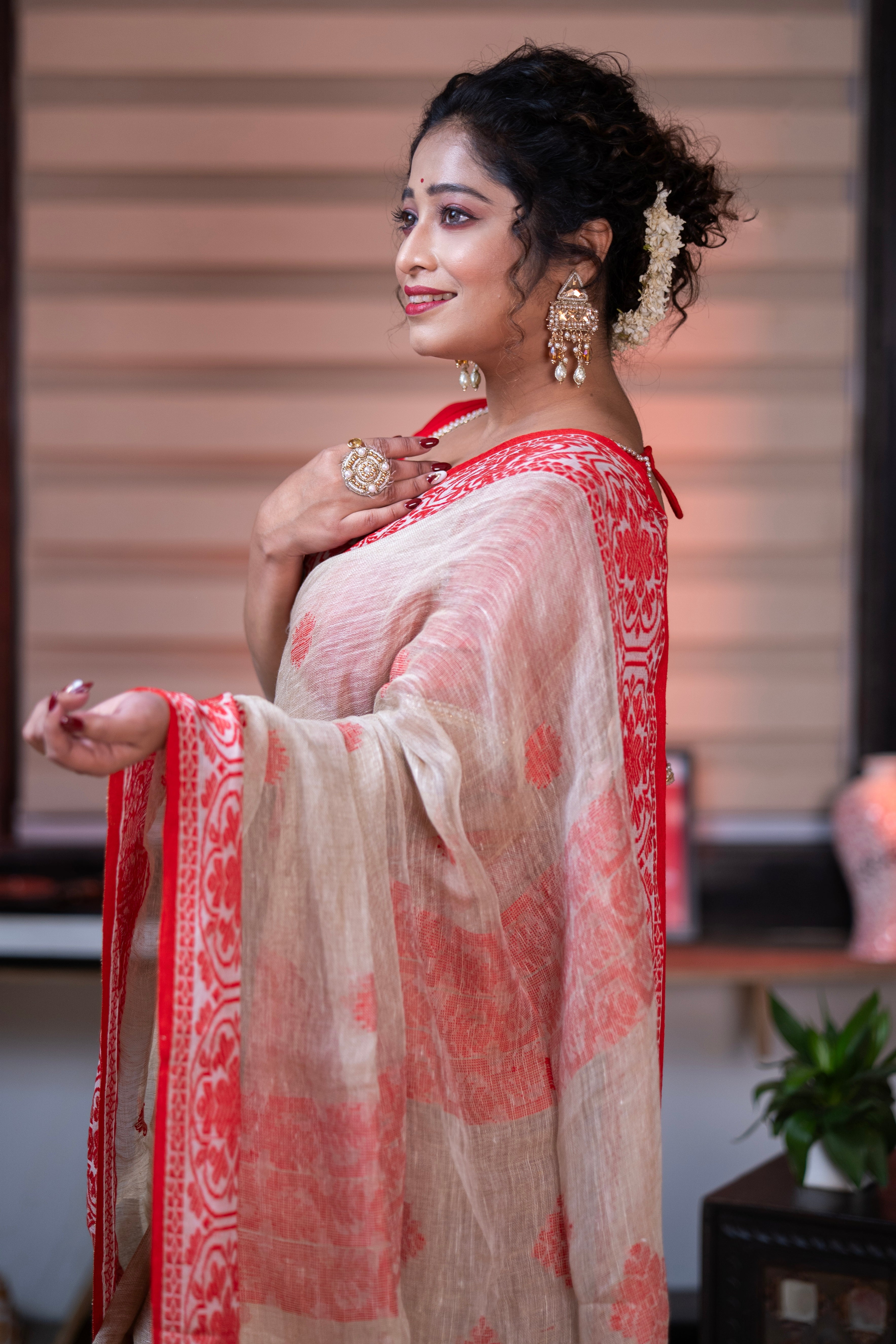 Beigh & Red Linen Hand Woven Jamdani Saree