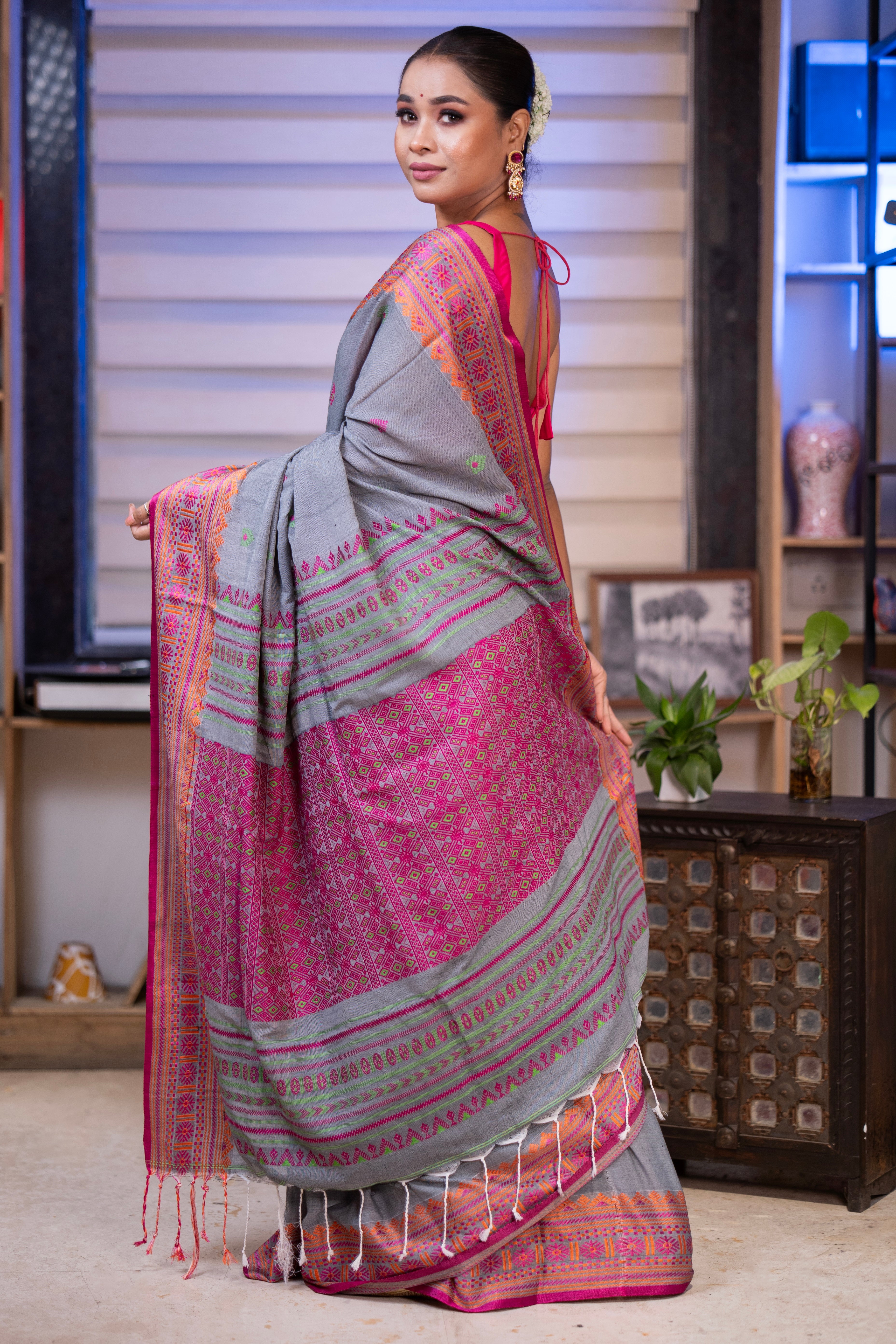 Pure Masrise Cotton Hand Weaving Buti saree-Grey