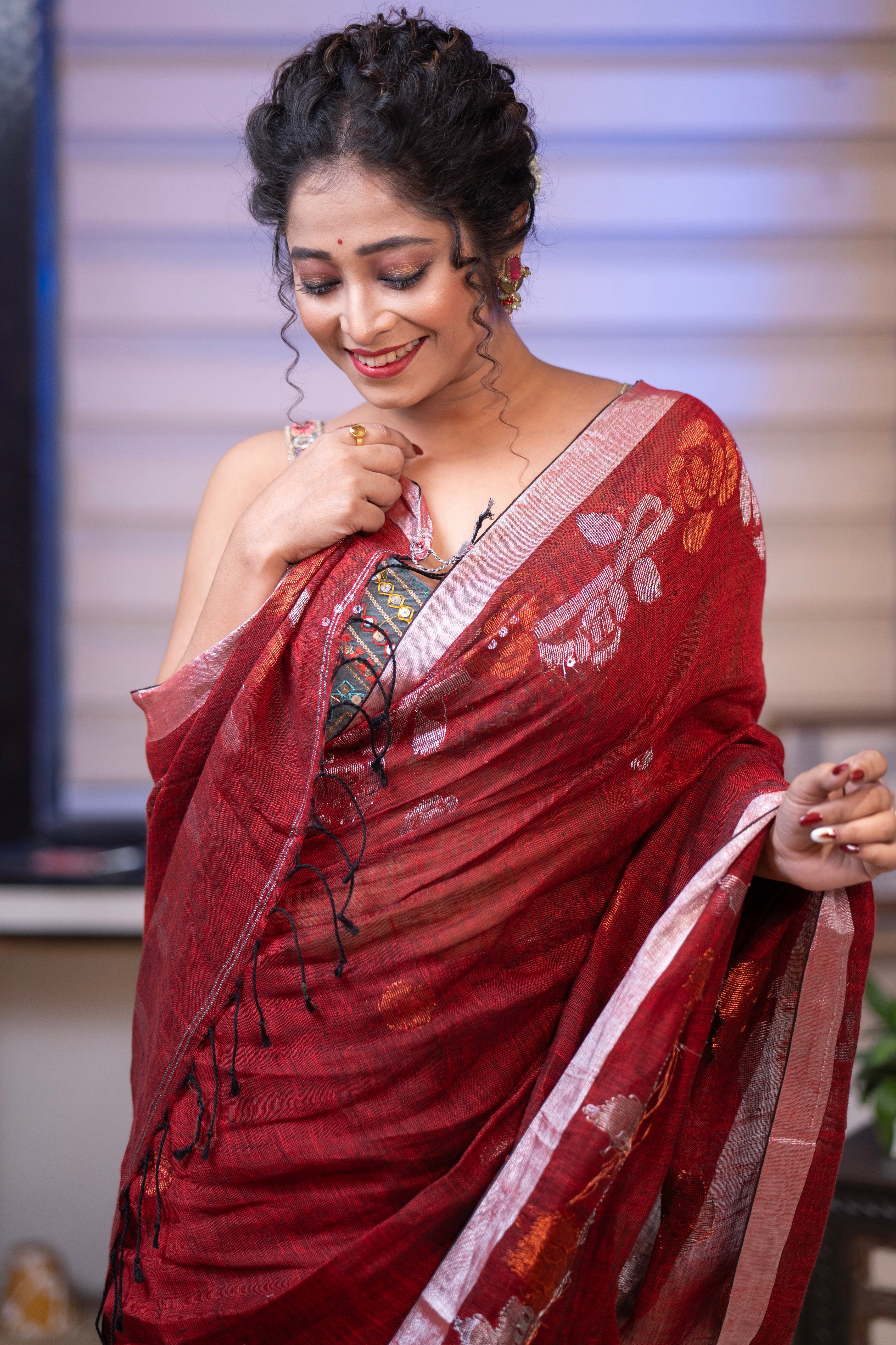 Maroon Rose Linen Hand Woven Jamdani Saree