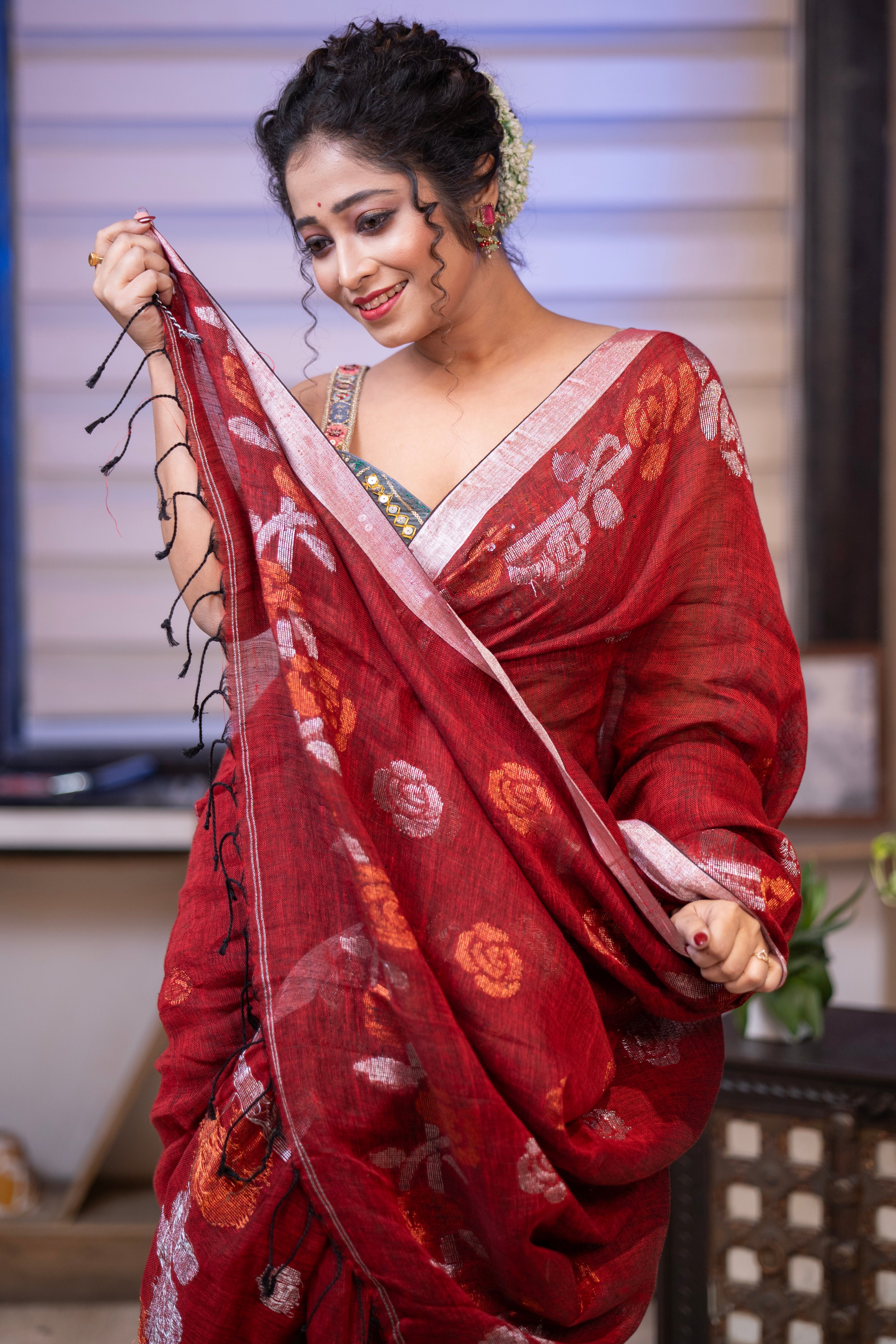 Maroon Rose Linen Hand Woven Jamdani Saree