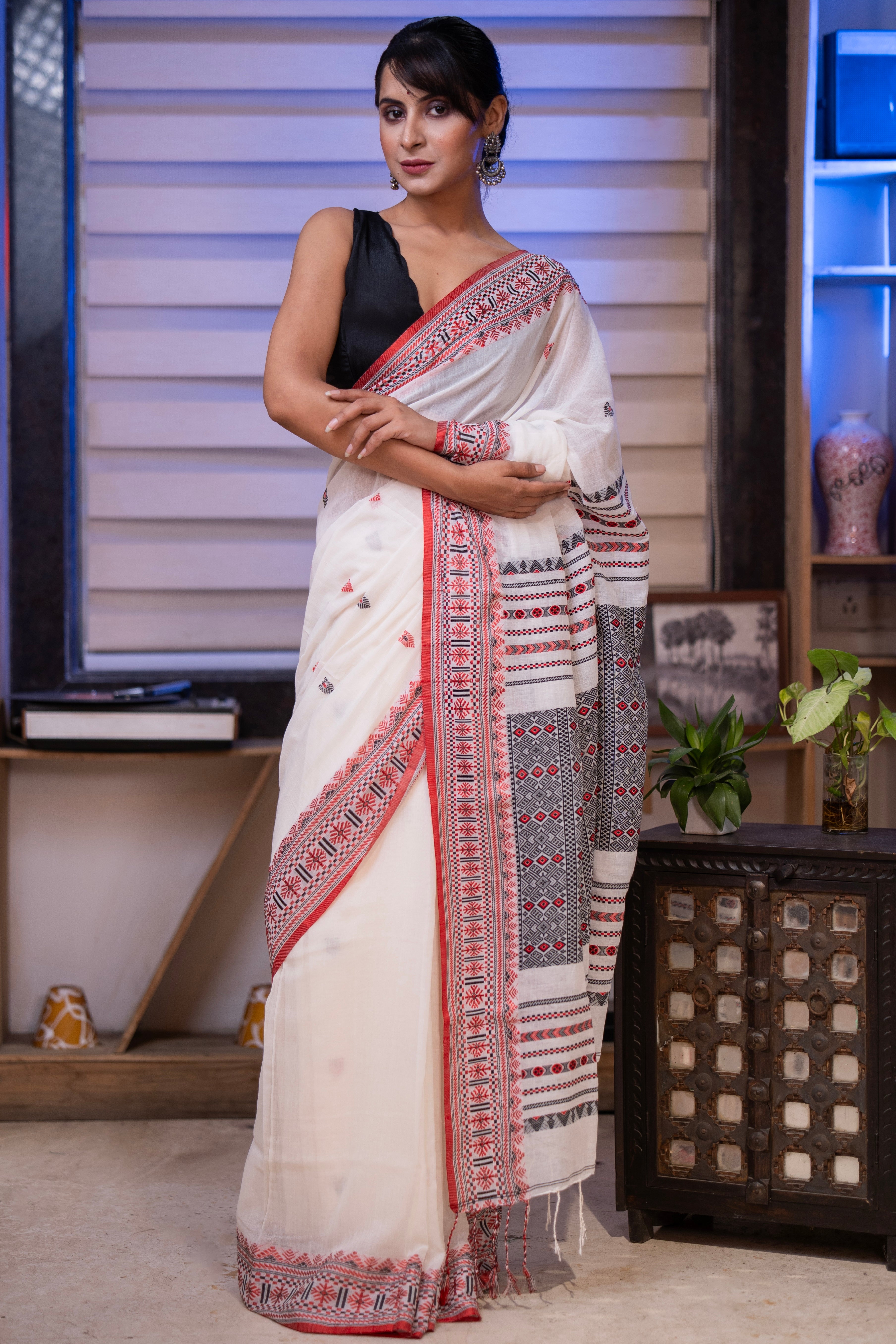 Pure Masrise Cotton Hand Weaving Buti Saree-White