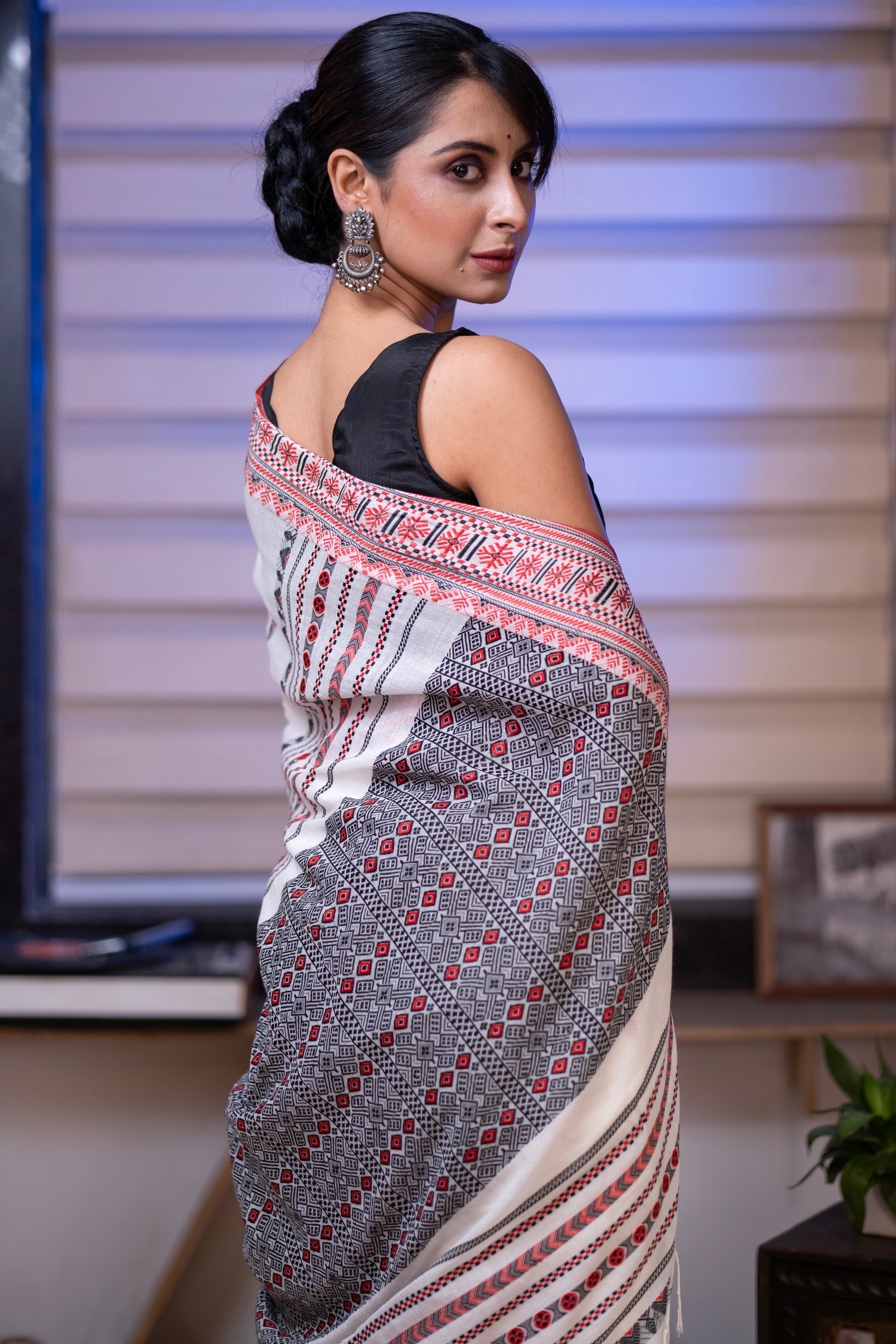 Pure Masrise Cotton Hand Weaving Buti Saree-White