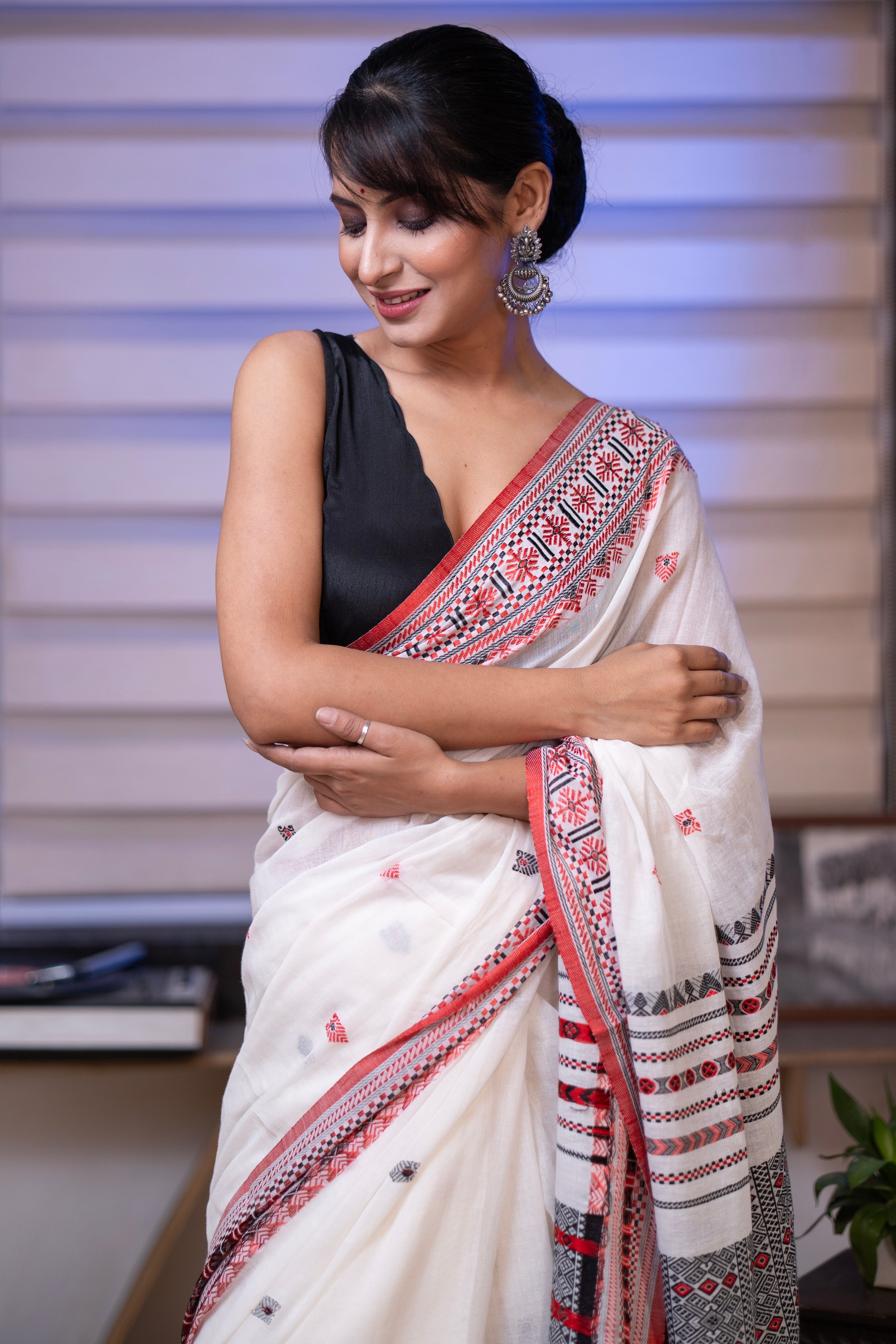 Pure Masrise Cotton Hand Weaving Buti Saree-White