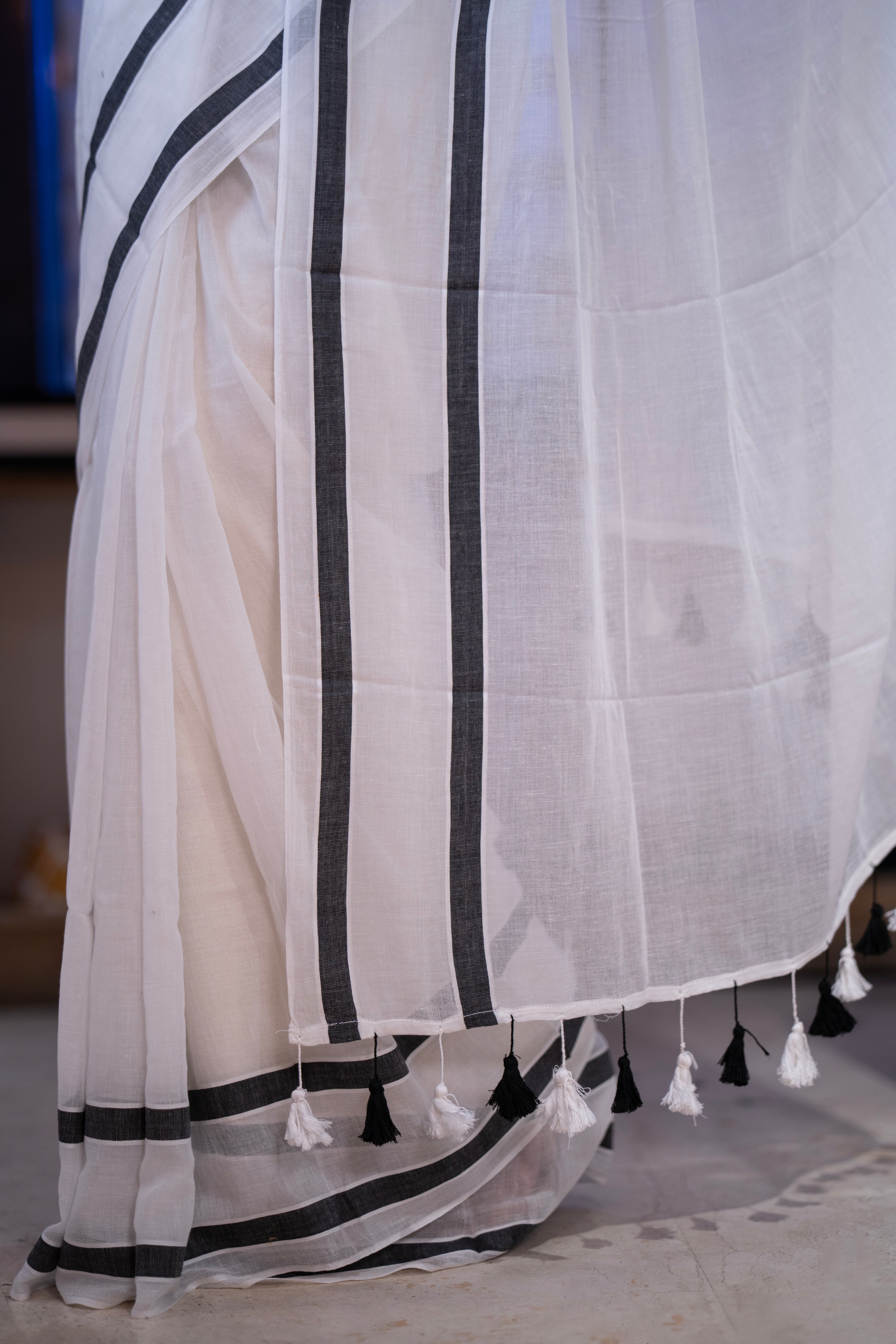 Safed Sitara Mul Mul Cotton Saree-  White