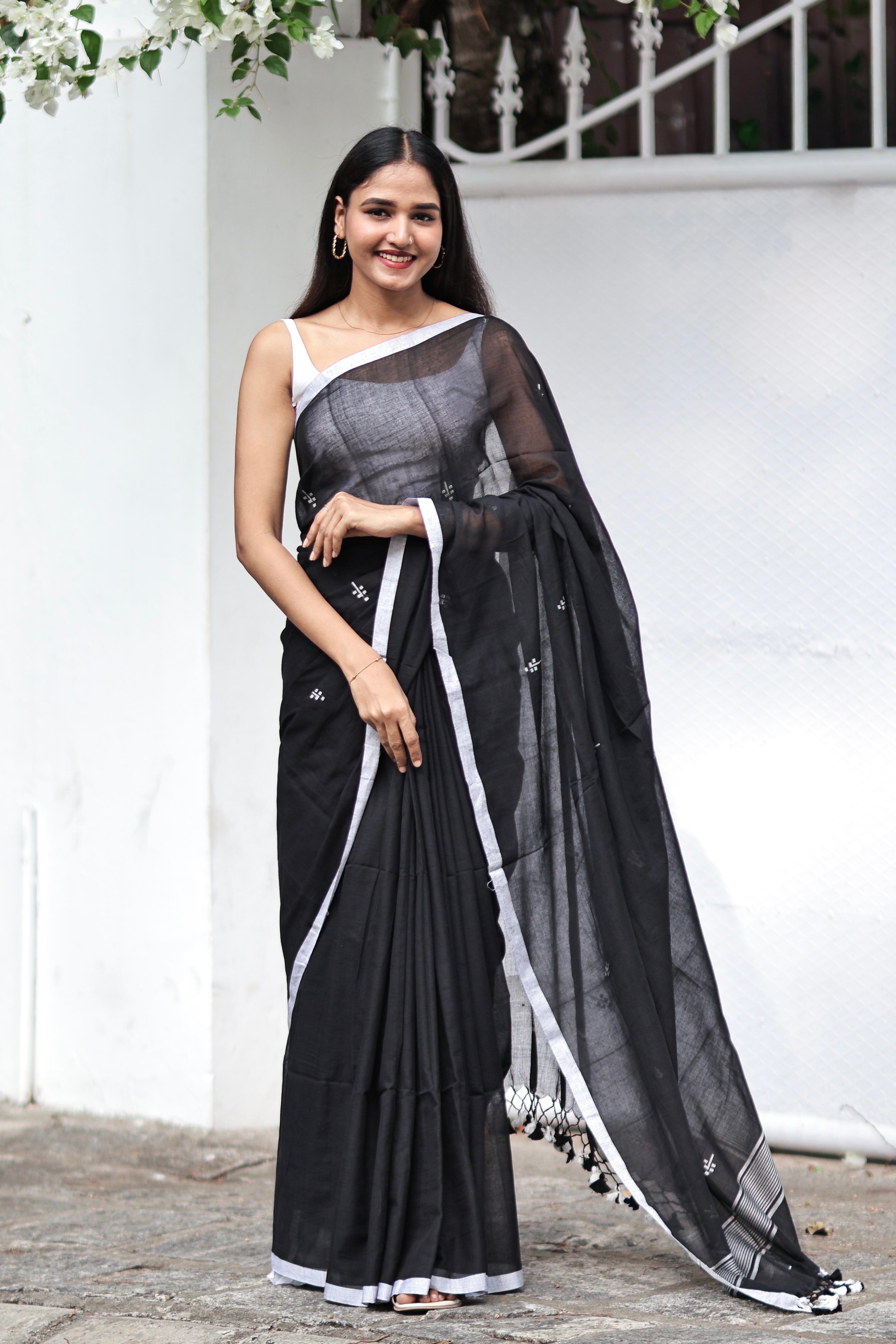 Hand Weaving Black Mul Mul Cotton Saree