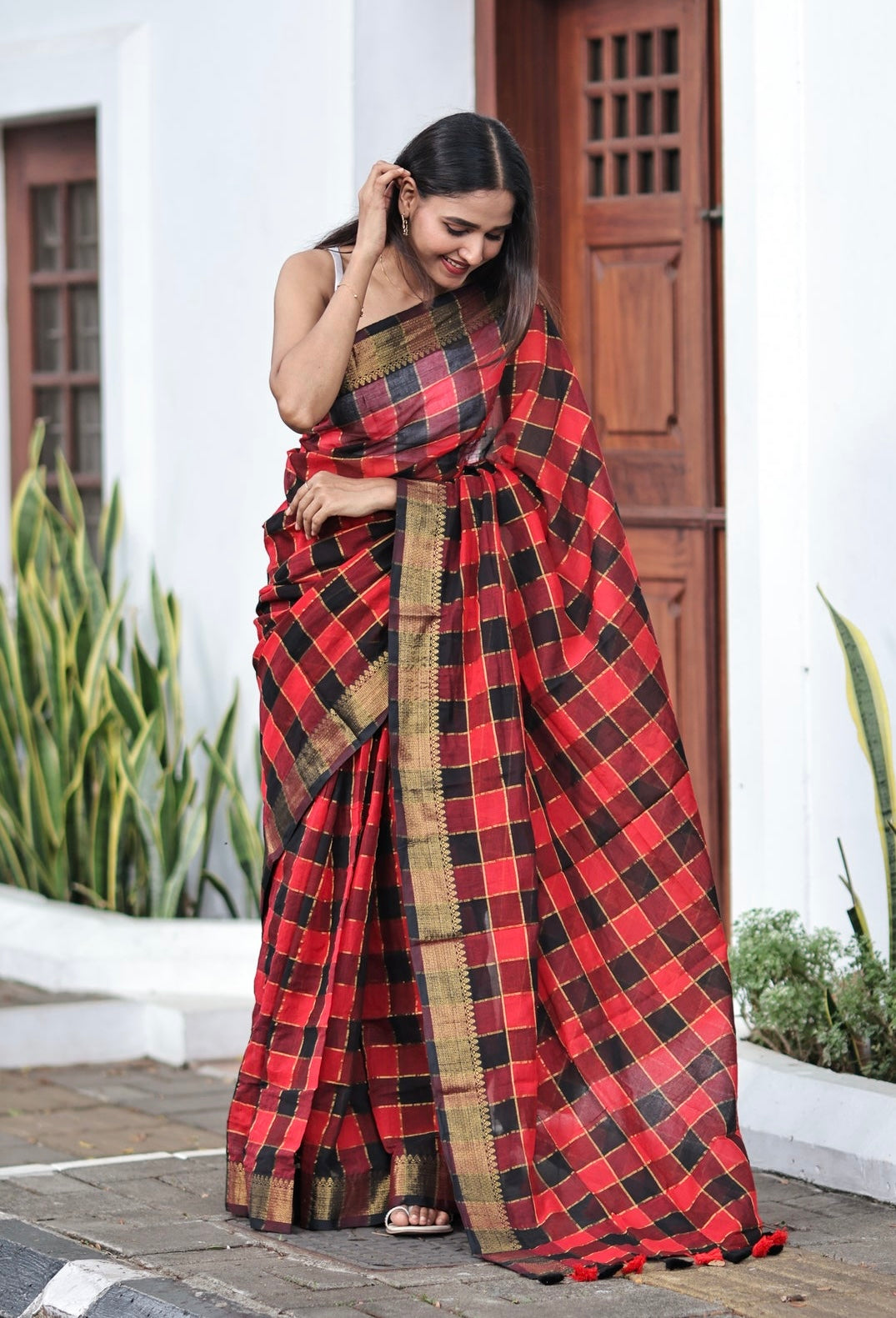 Red & Black Box Check Mulmul Cotton Saree – Golden Zari