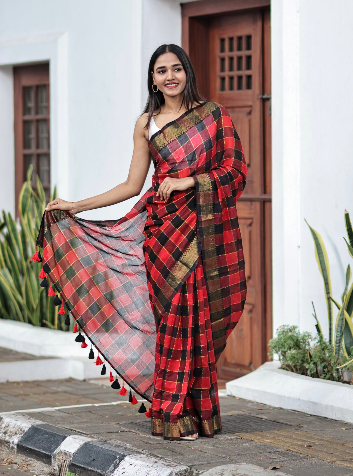 Red & Black Box Check Mulmul Cotton Saree – Golden Zari