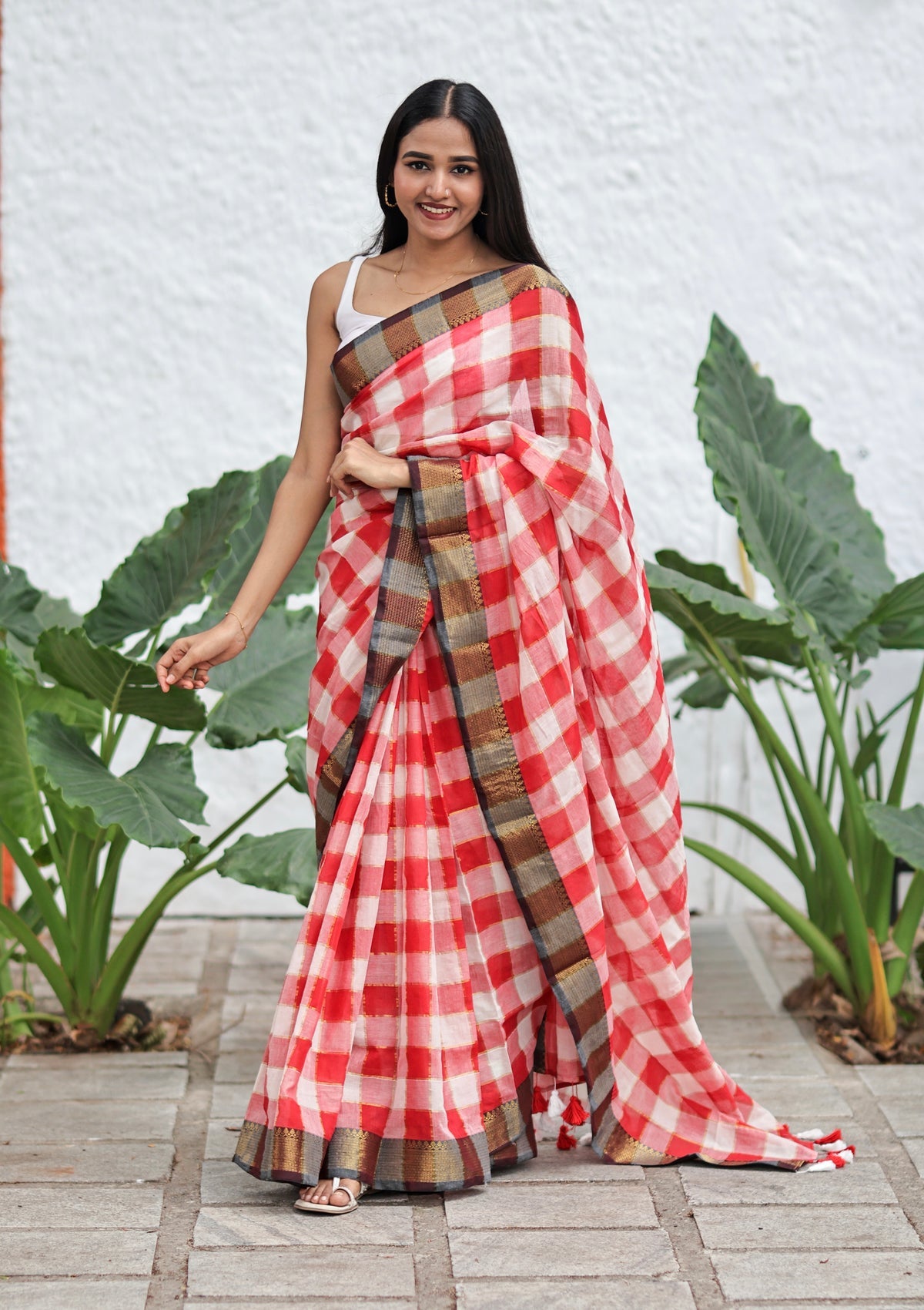 Red&White Box Check Mulmul Cotton Saree – Golden Zari