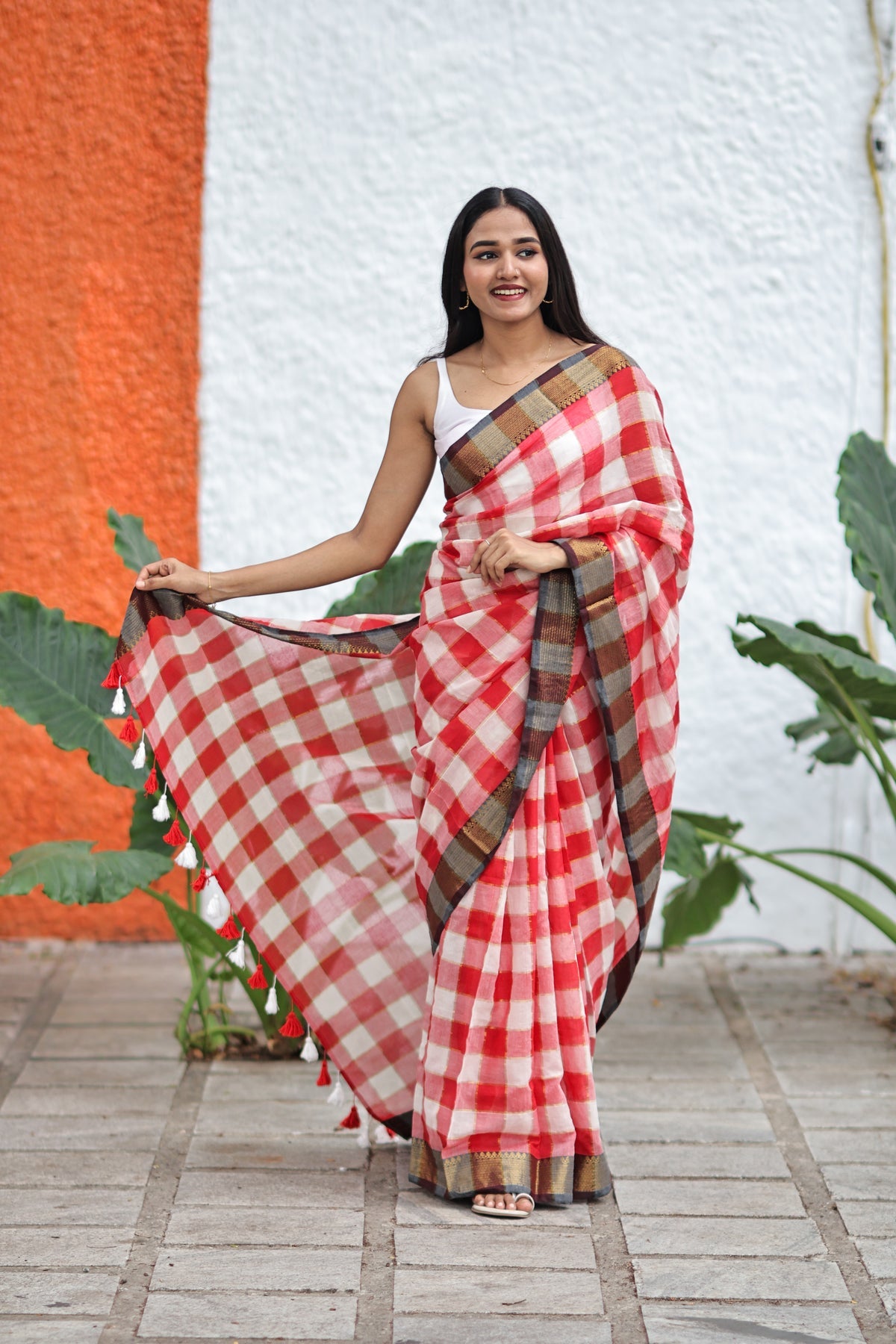 Red&White Box Check Mulmul Cotton Saree – Golden Zari