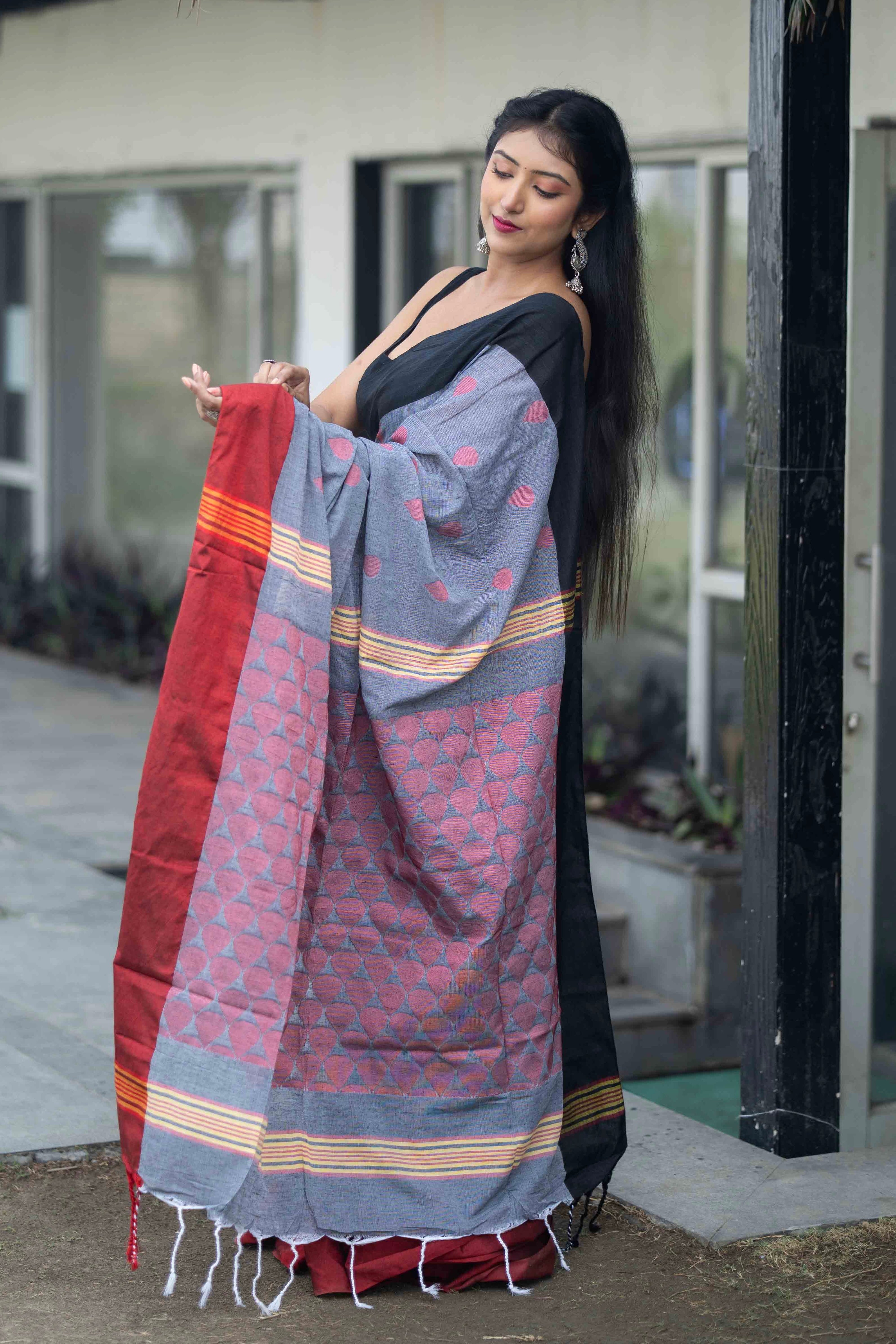 Grey  Cotton handweaving saree with contrast blouse piece