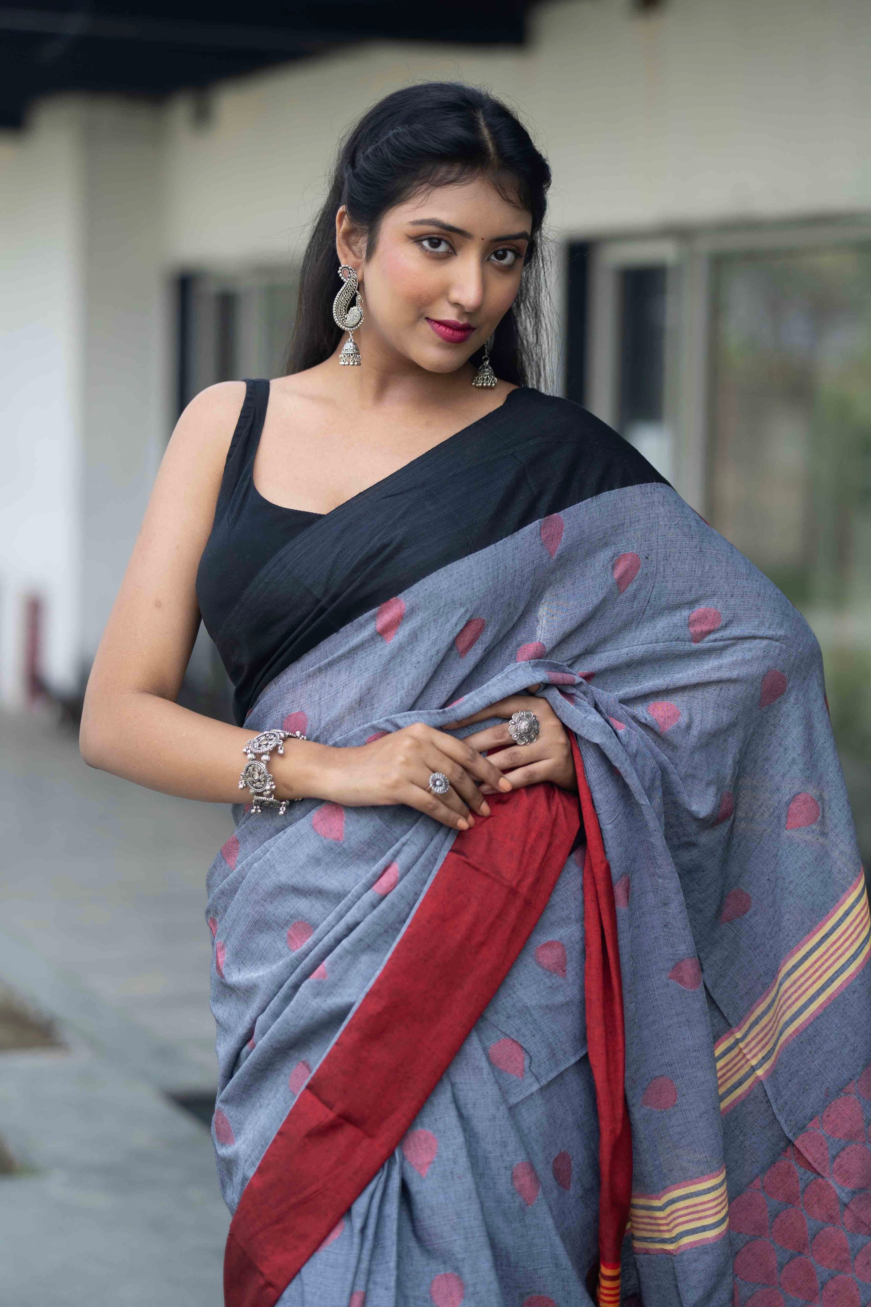 Grey  Cotton handweaving saree with contrast blouse piece