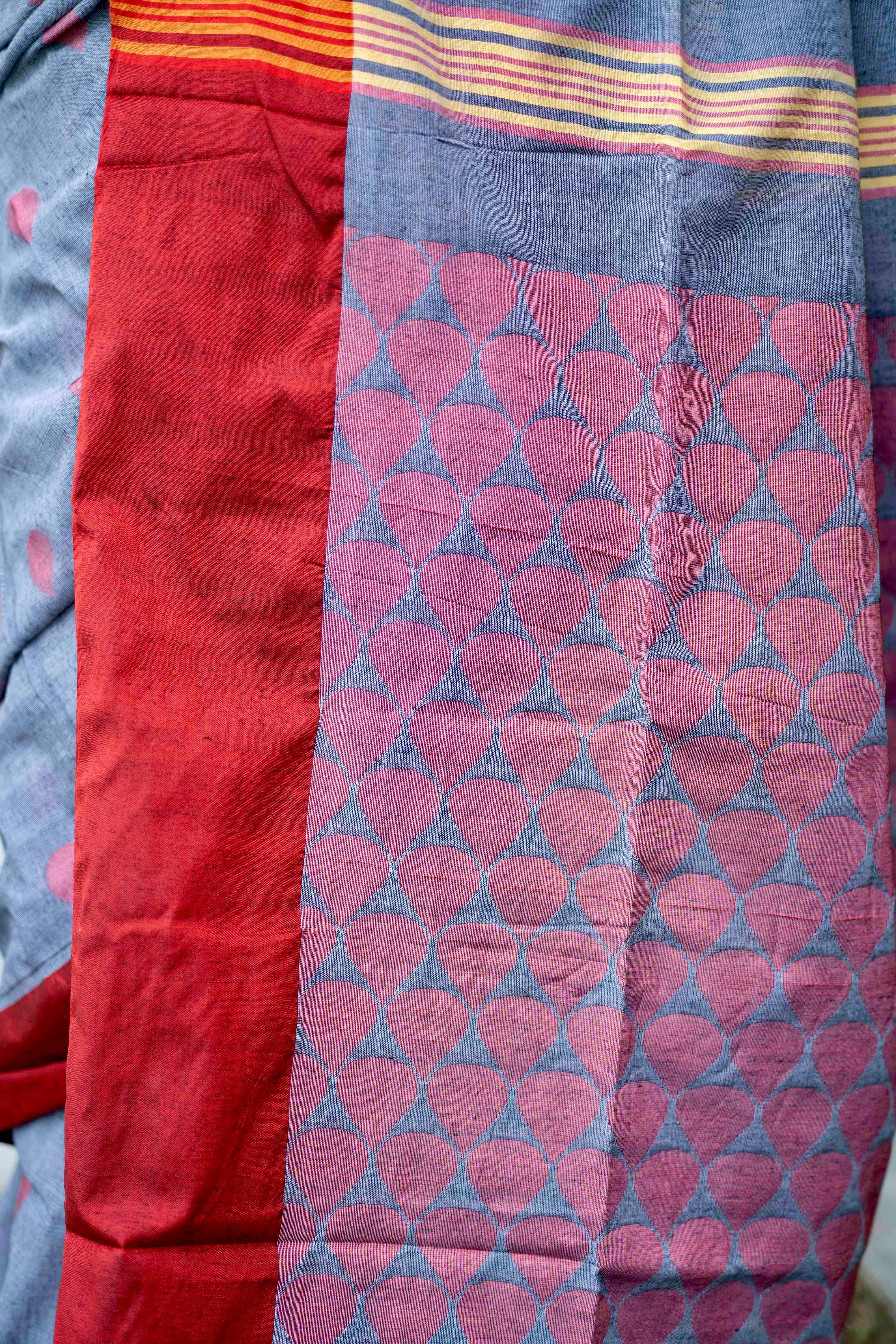 Grey  Cotton handweaving saree with contrast blouse piece