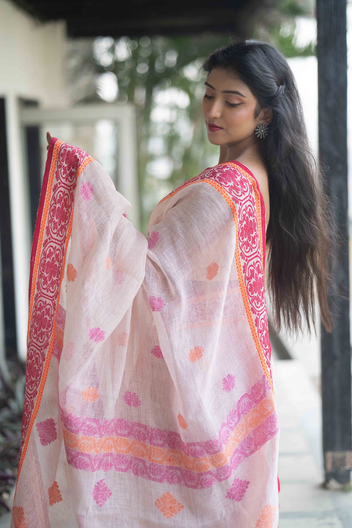 Champagne Linen Hand Woven Jamdani Saree with blouse piece