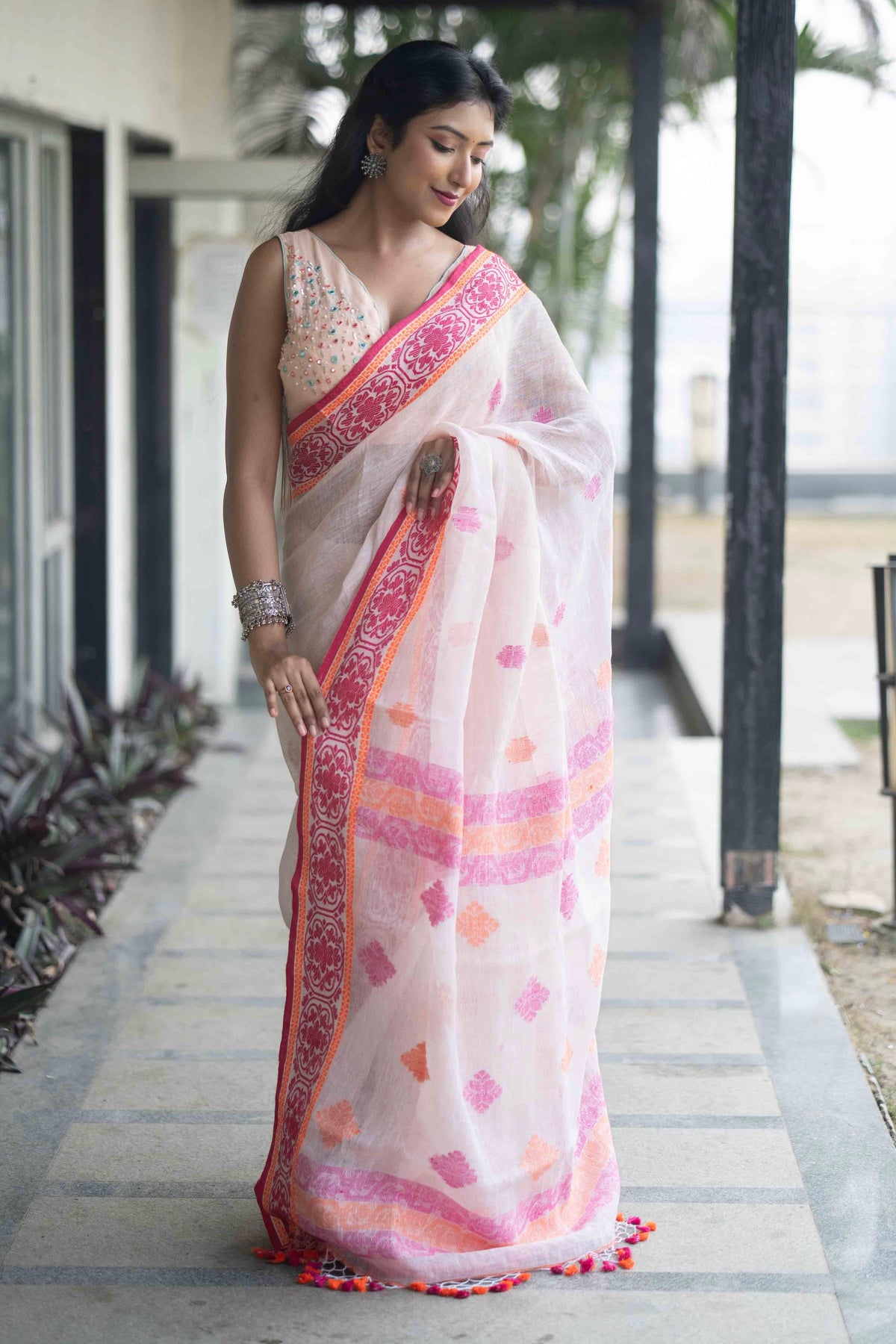 Champagne Linen Hand Woven Jamdani Saree with blouse piece