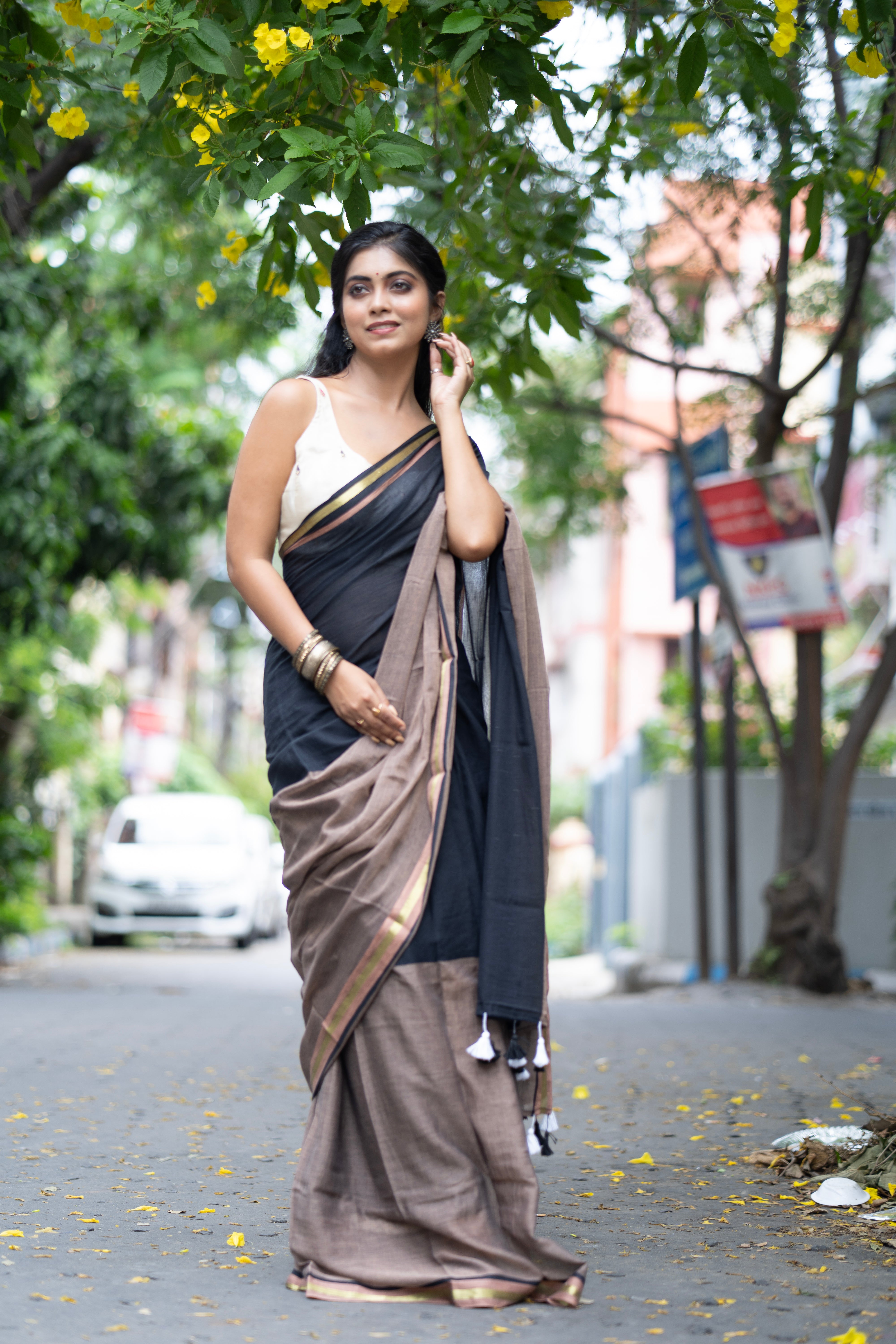 Rooh Mul Mul Cotton Saree WIth Golden Border - Headland