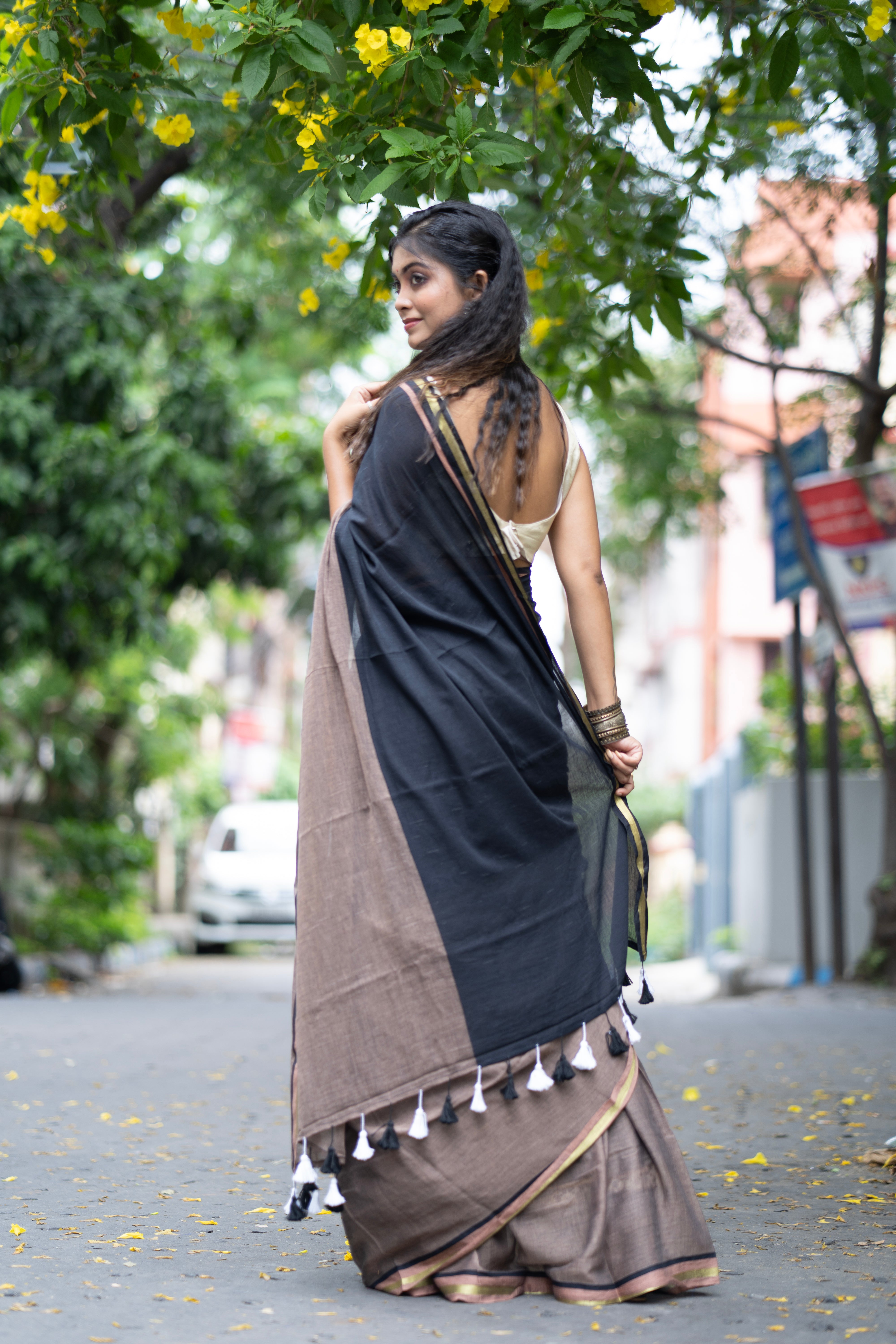 Rooh Mul Mul Cotton Saree WIth Golden Border - Headland