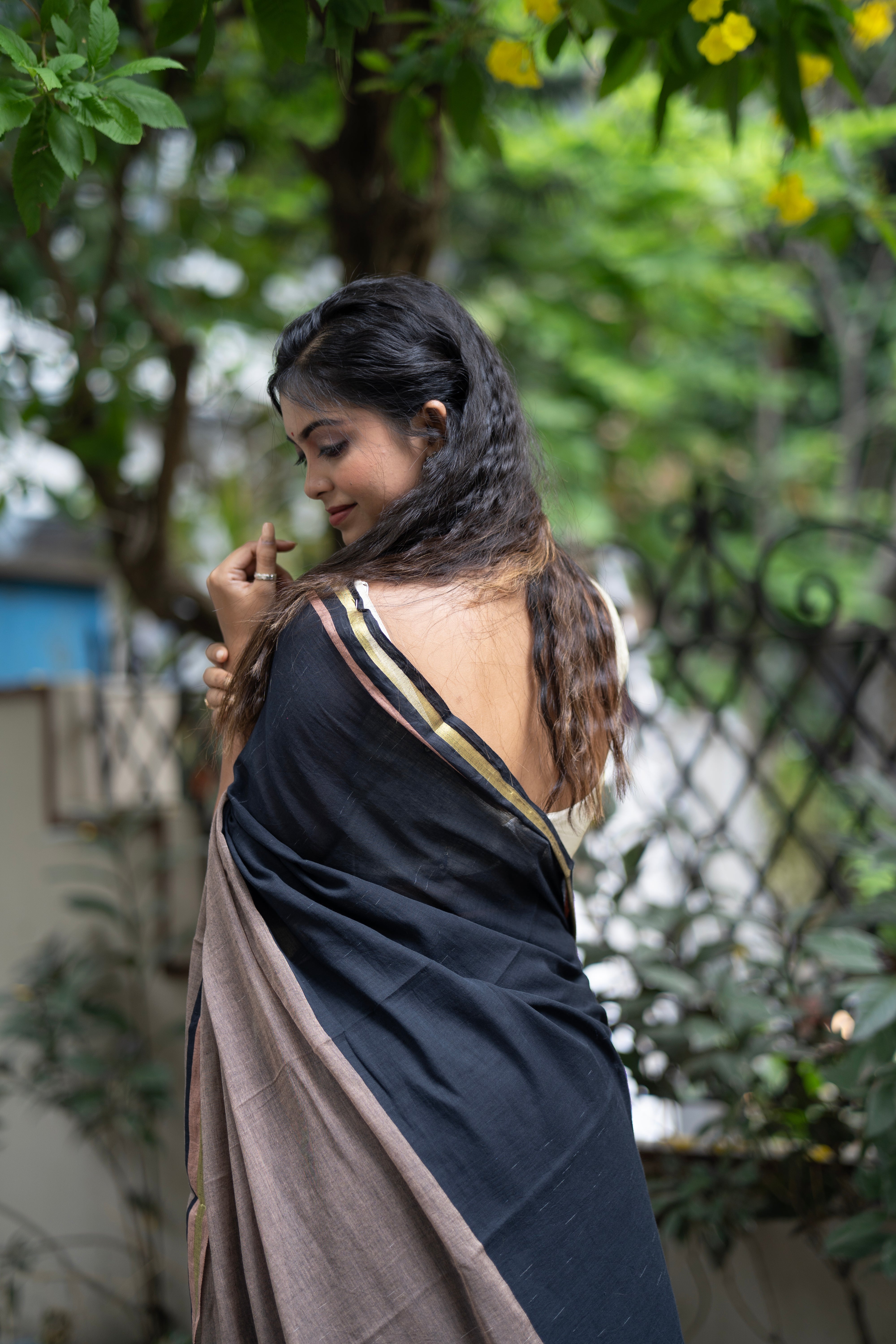 Rooh Mul Mul Cotton Saree WIth Golden Border - Headland