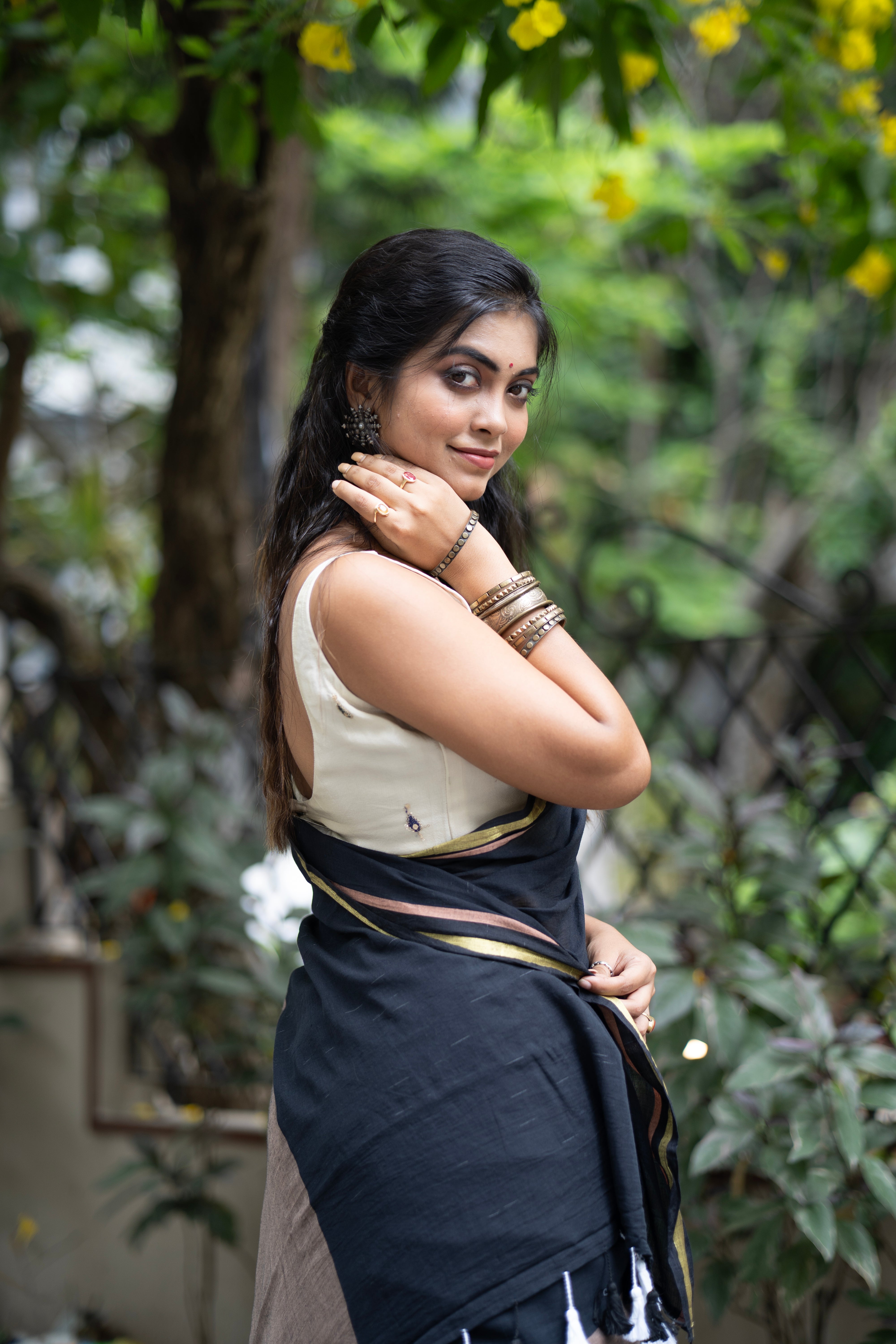 Rooh Mul Mul Cotton Saree WIth Golden Border - Headland