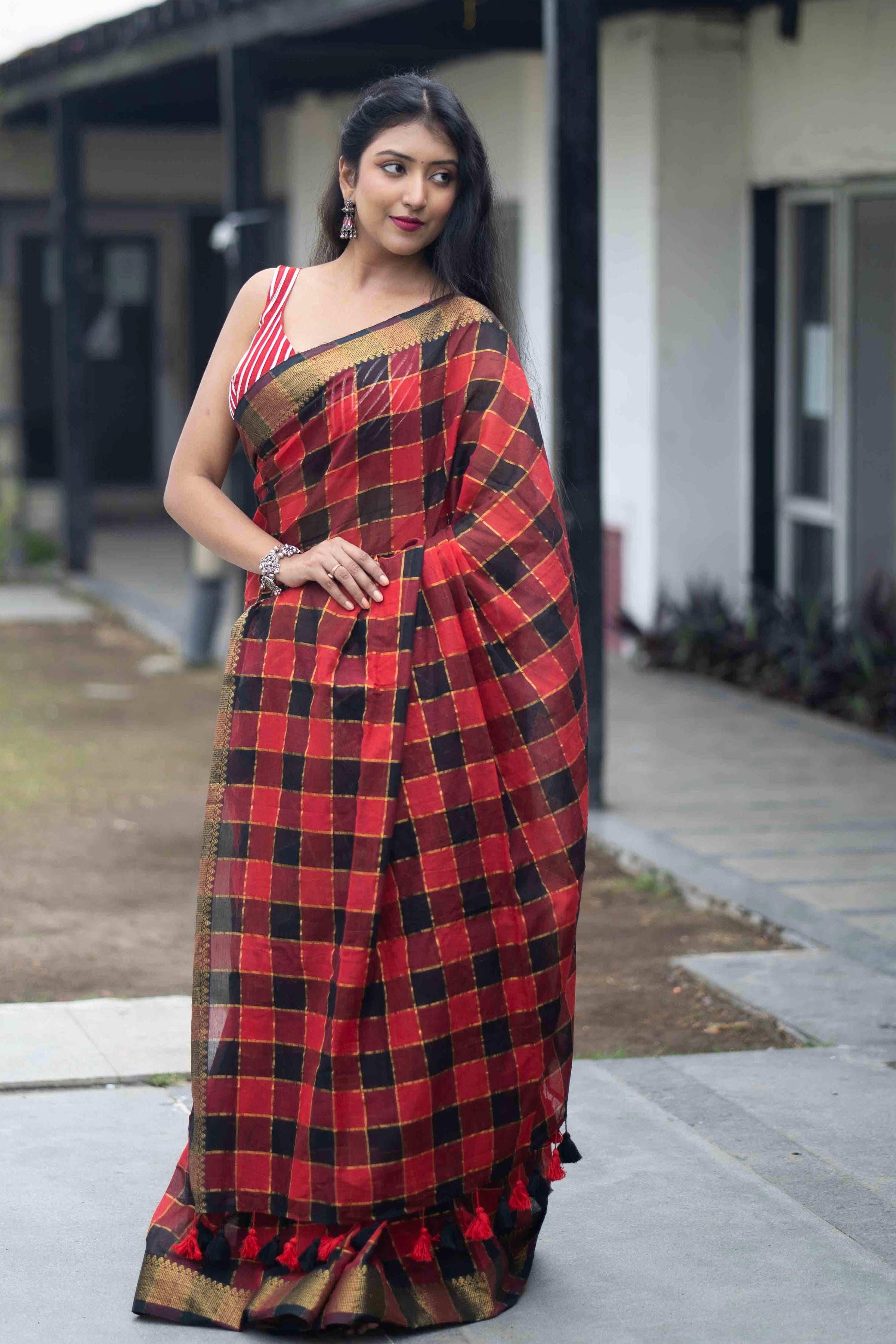 Red & Black Box Check Mulmul Cotton Saree – Golden Zari