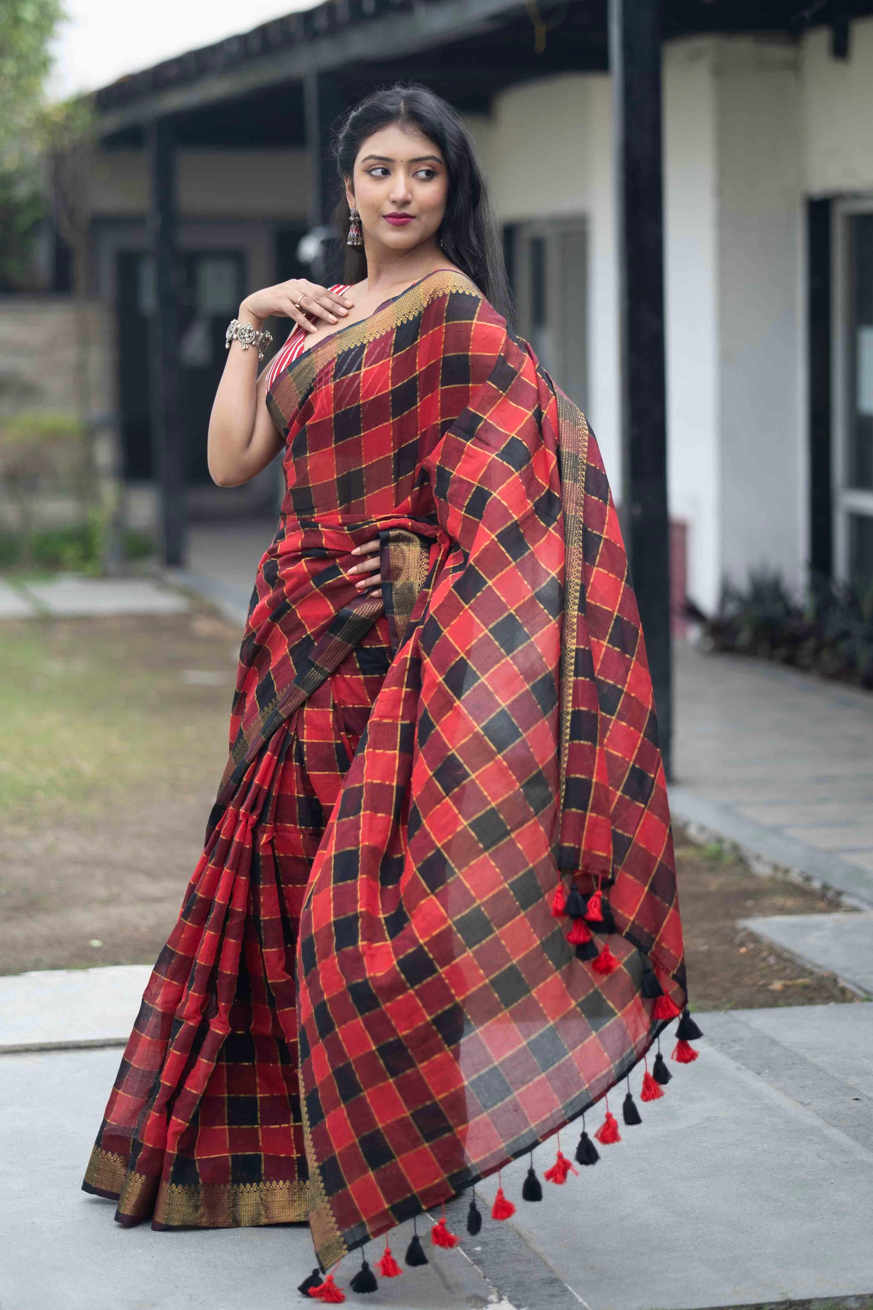 Red & Black Box Check Mulmul Cotton Saree – Golden Zari