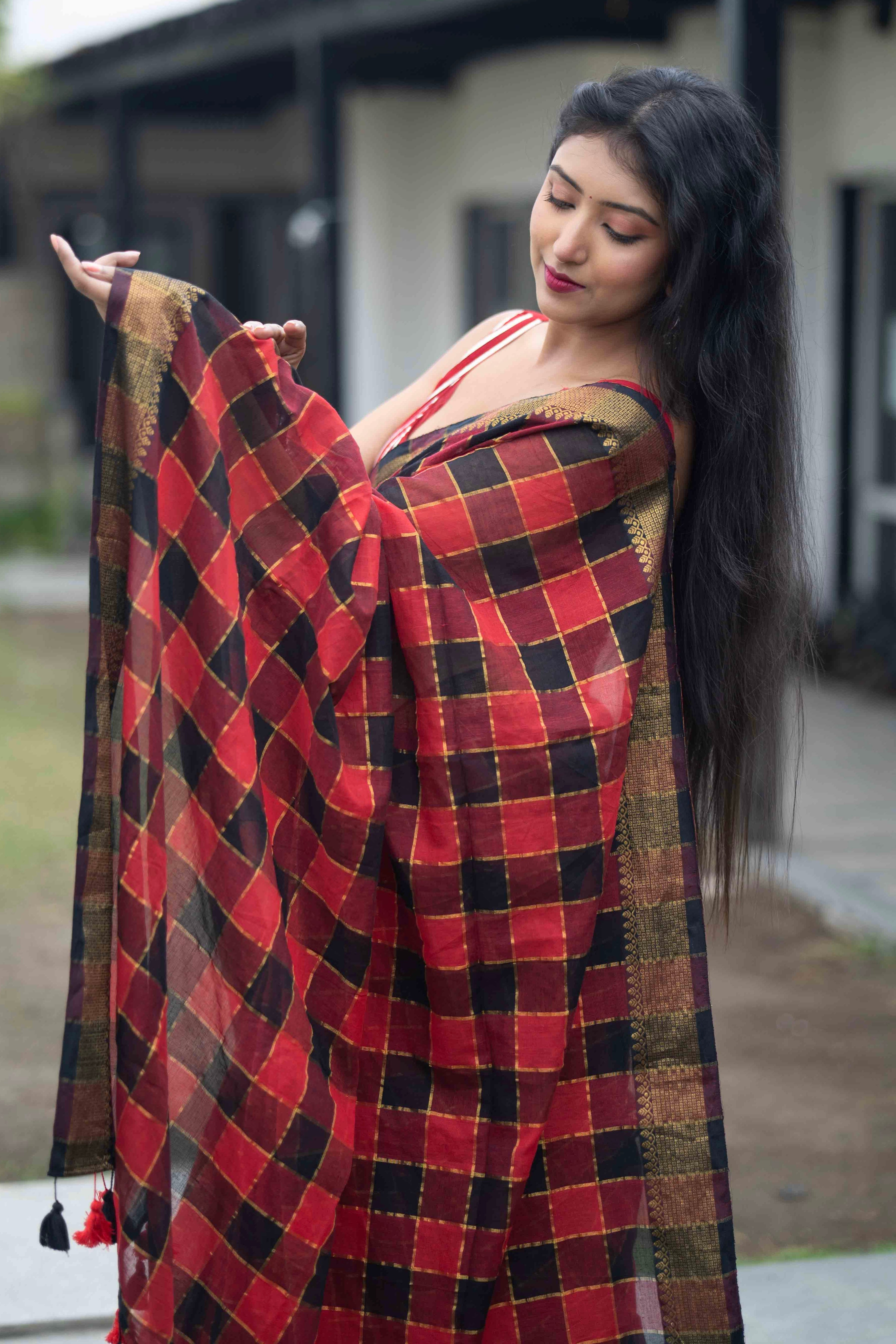 Red & Black Box Check Mulmul Cotton Saree – Golden Zari