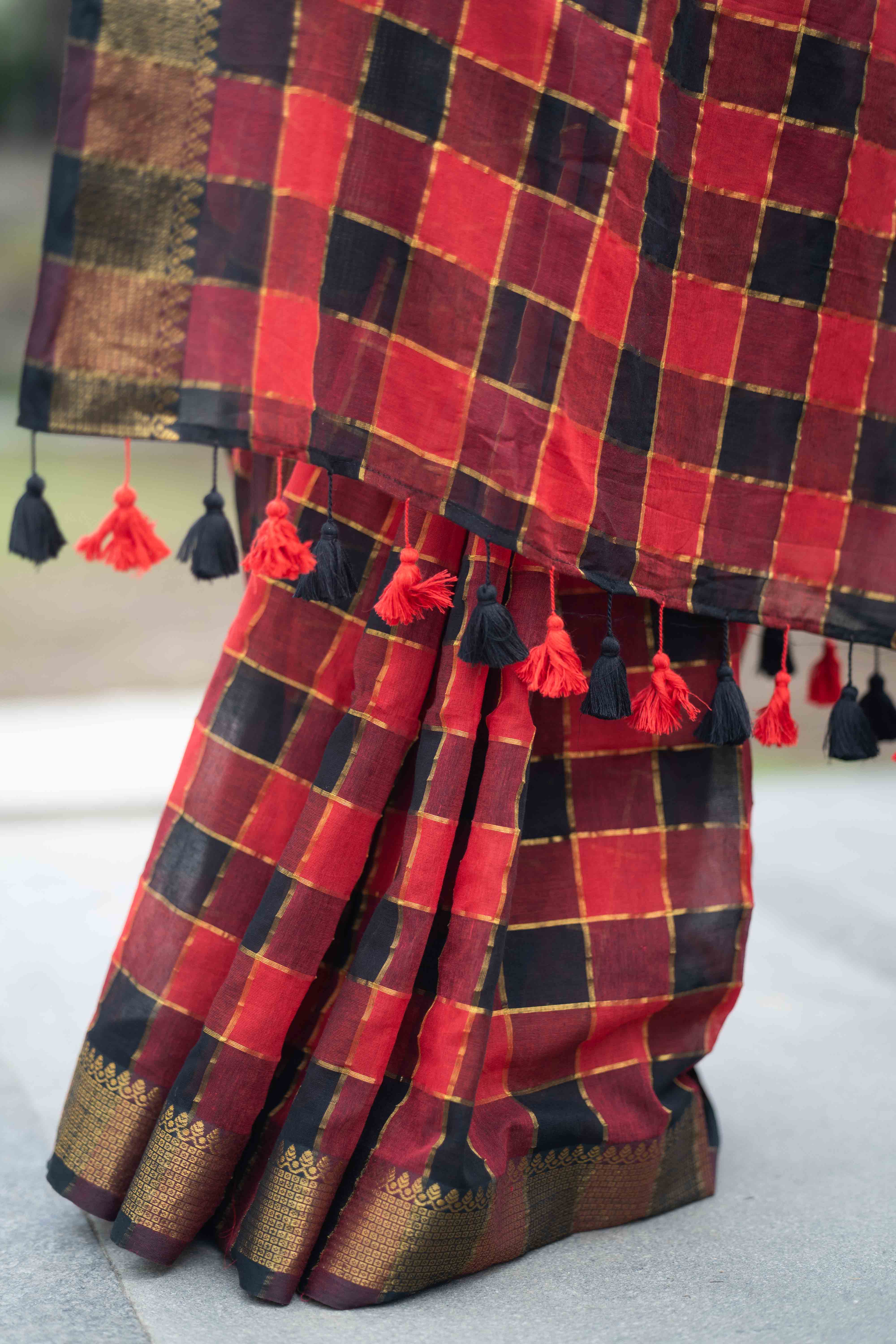 Red & Black Box Check Mulmul Cotton Saree – Golden Zari