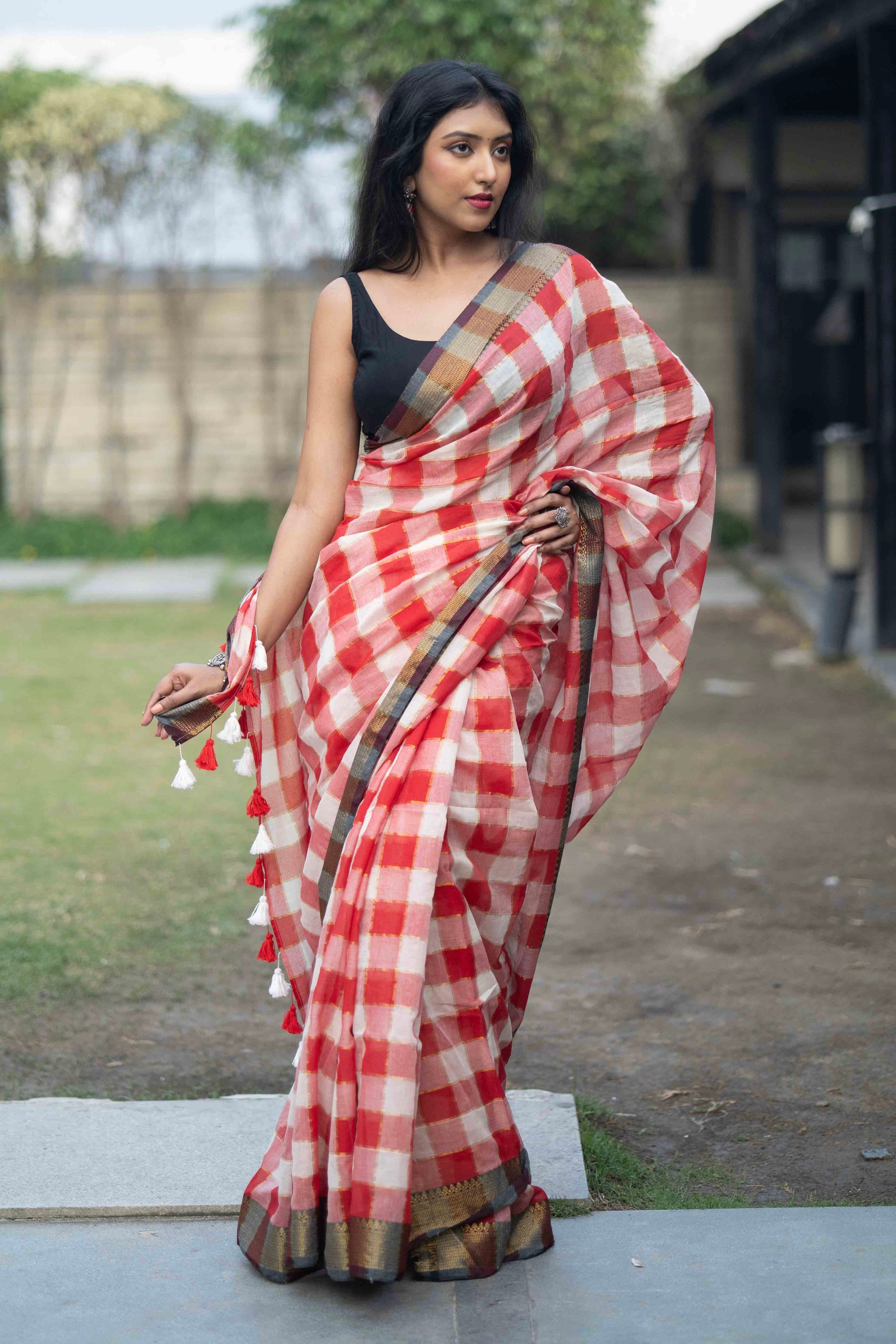 Red&White Box Check Mulmul Cotton Saree – Golden Zari