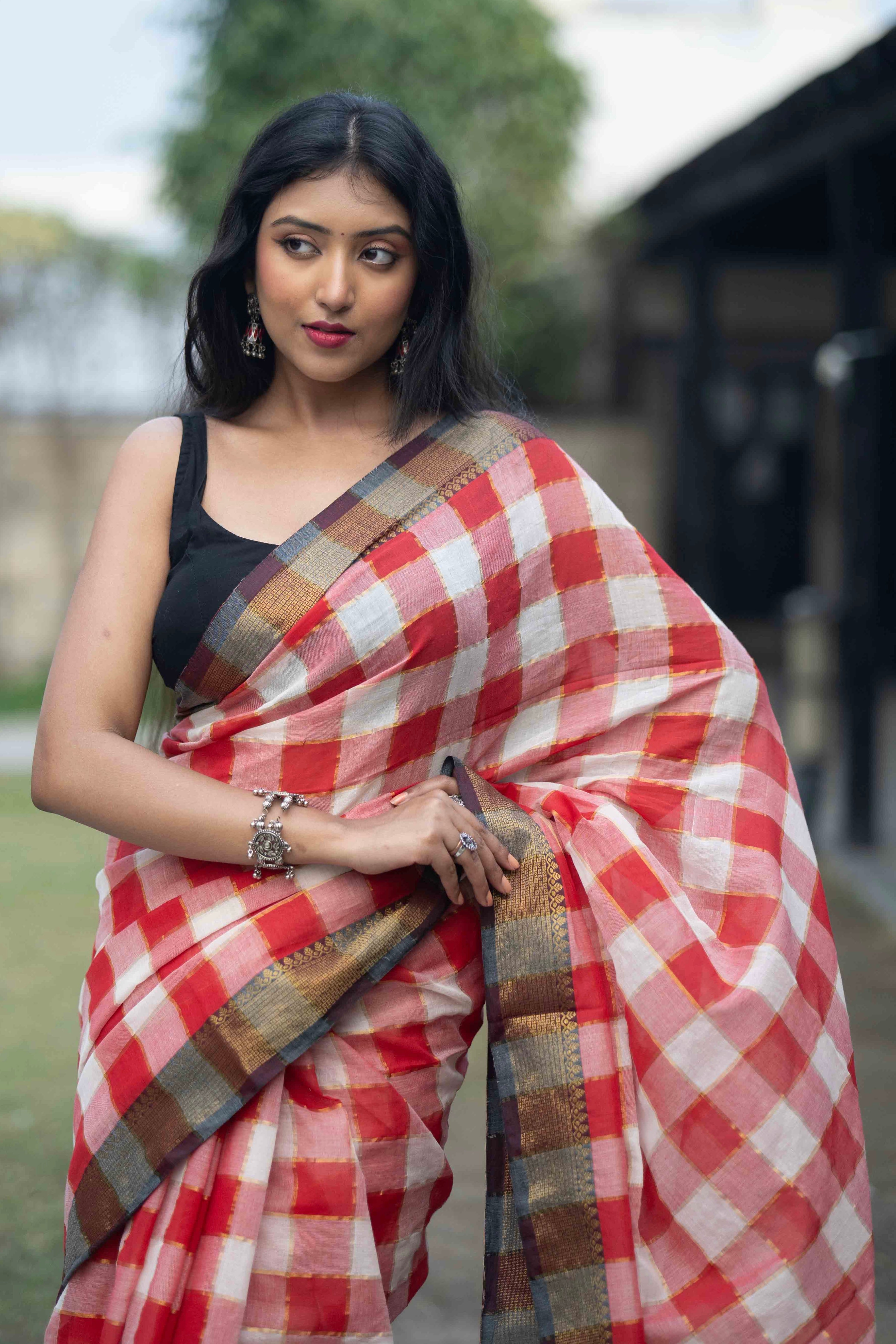 Red&White Box Check Mulmul Cotton Saree – Golden Zari
