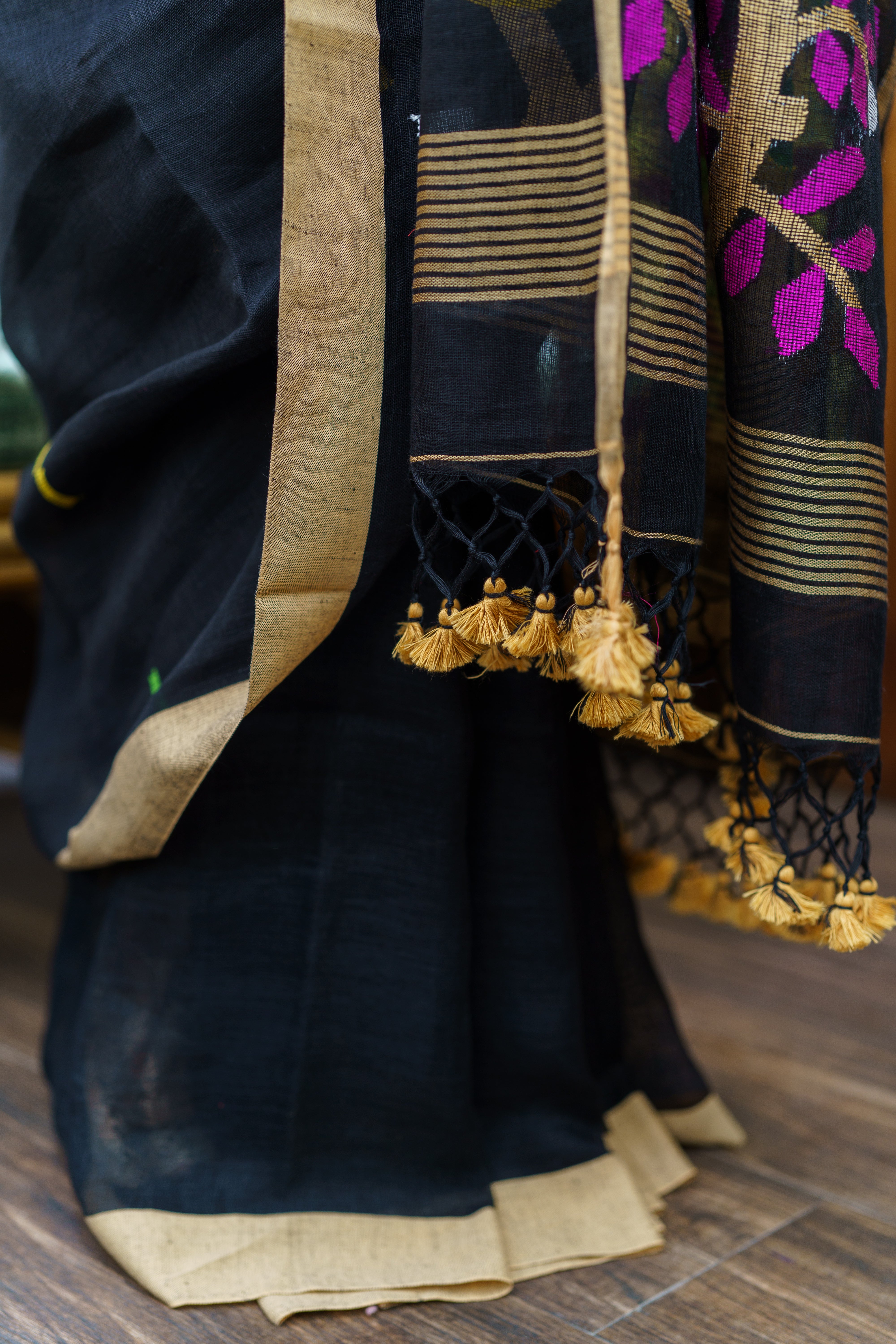 Black Birds Hand Weaving Linen Jamdani Saree with blouse piece