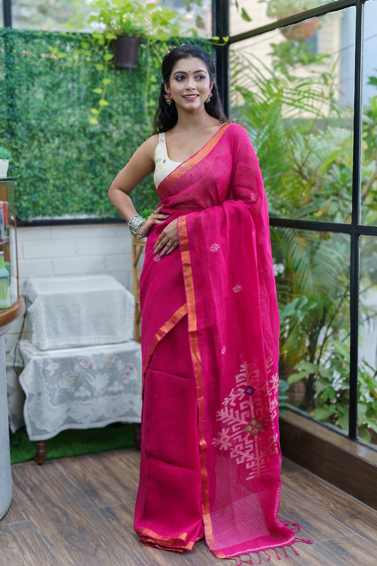 Rani Sawstik Linen Hand Woven Jamdani Saree with blouse piece