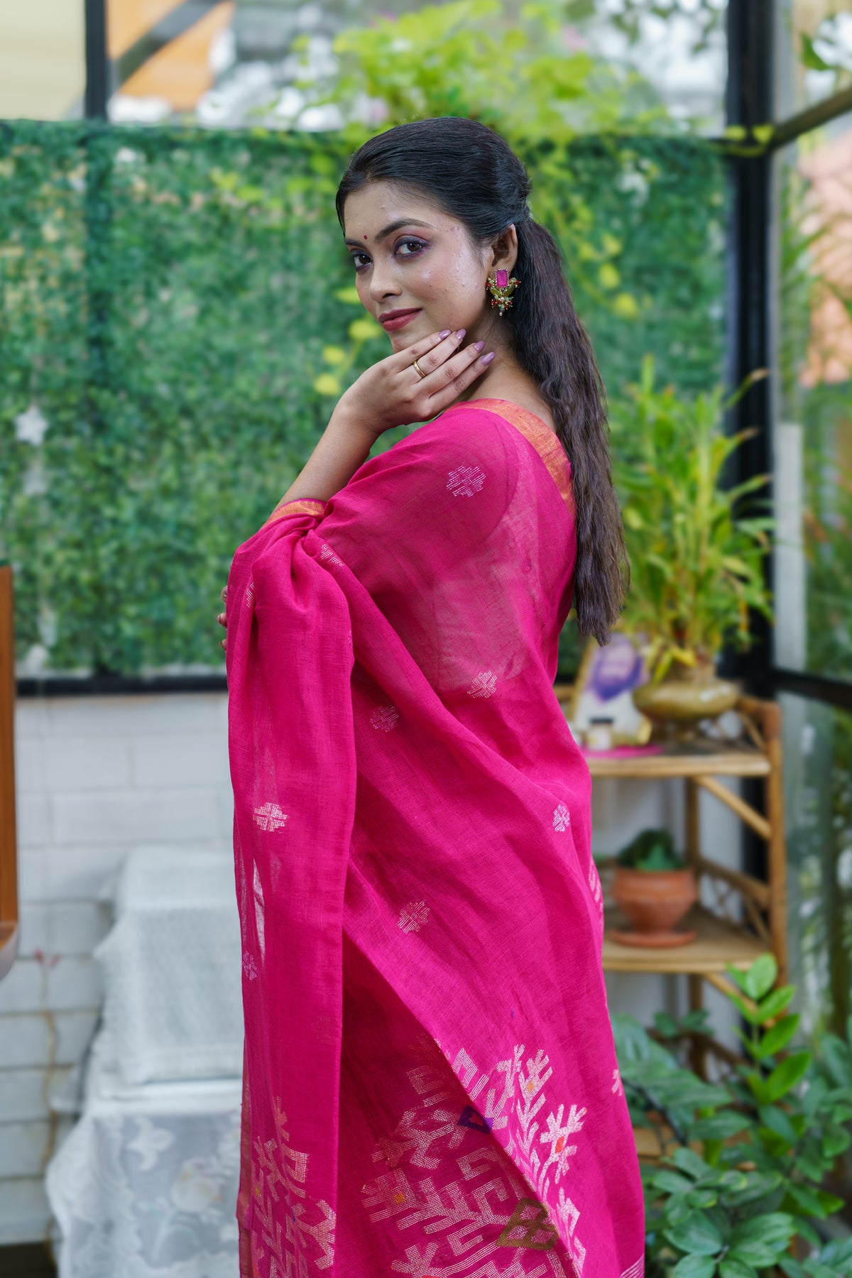 Rani Sawstik Linen Hand Woven Jamdani Saree with blouse piece