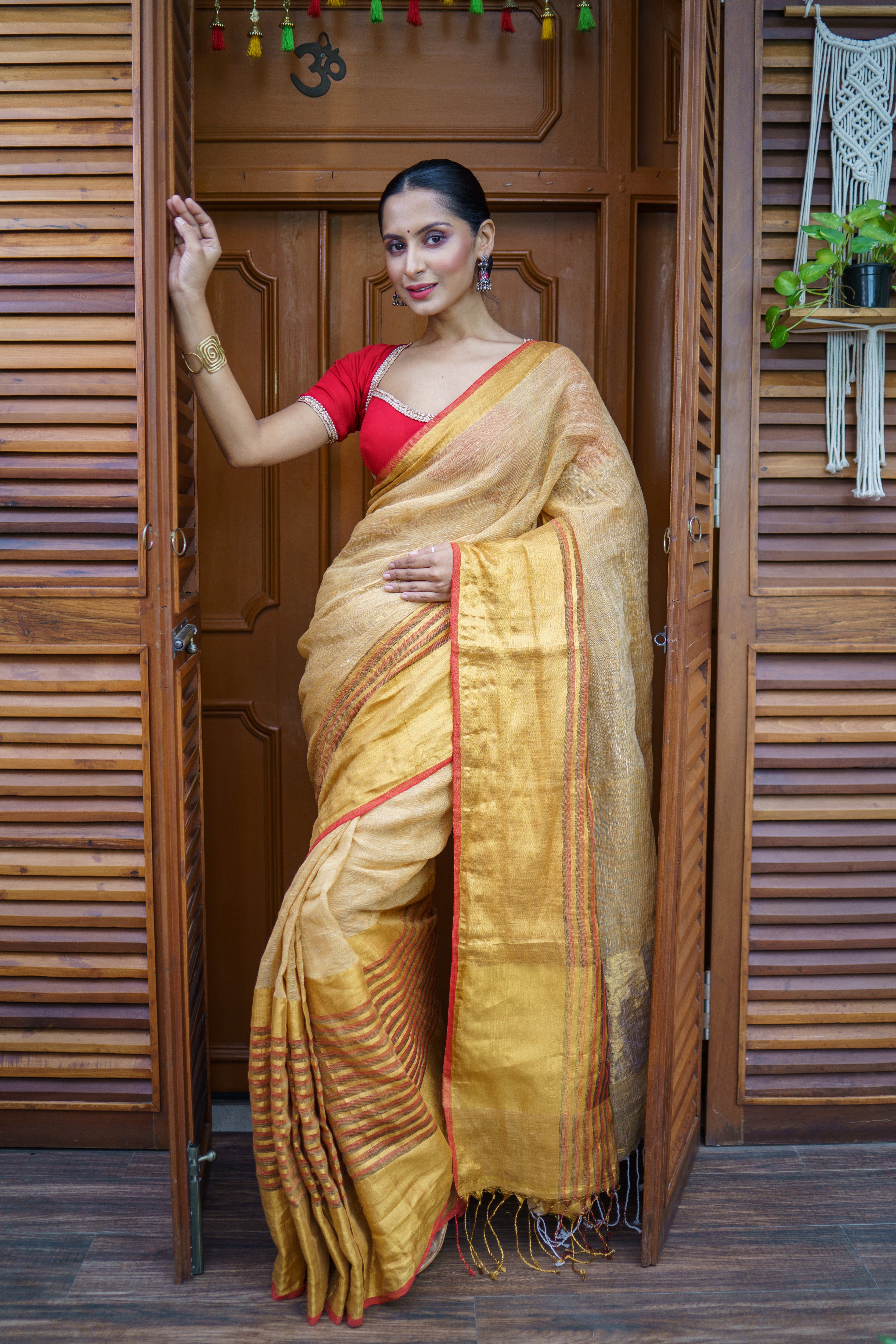 Light oak half half linen saree with blouse piece