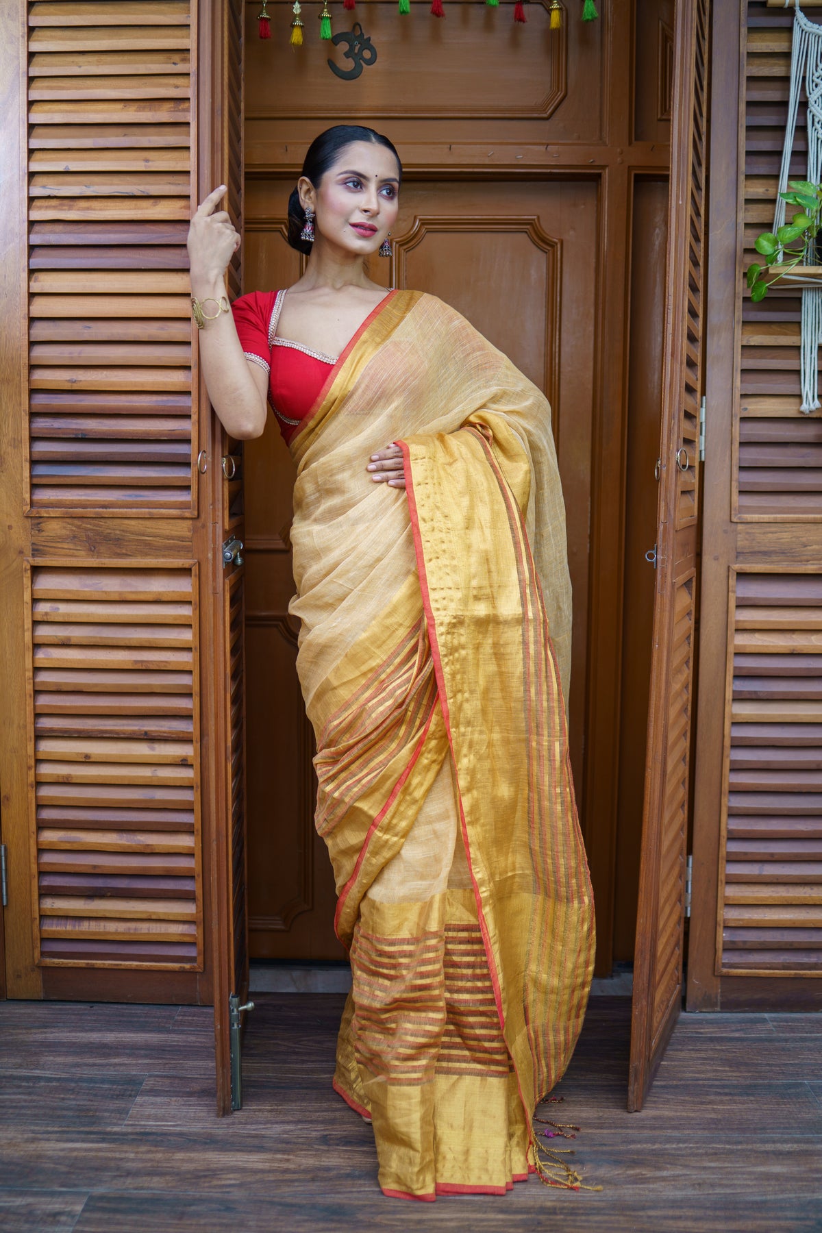 Light oak half half linen saree with blouse piece