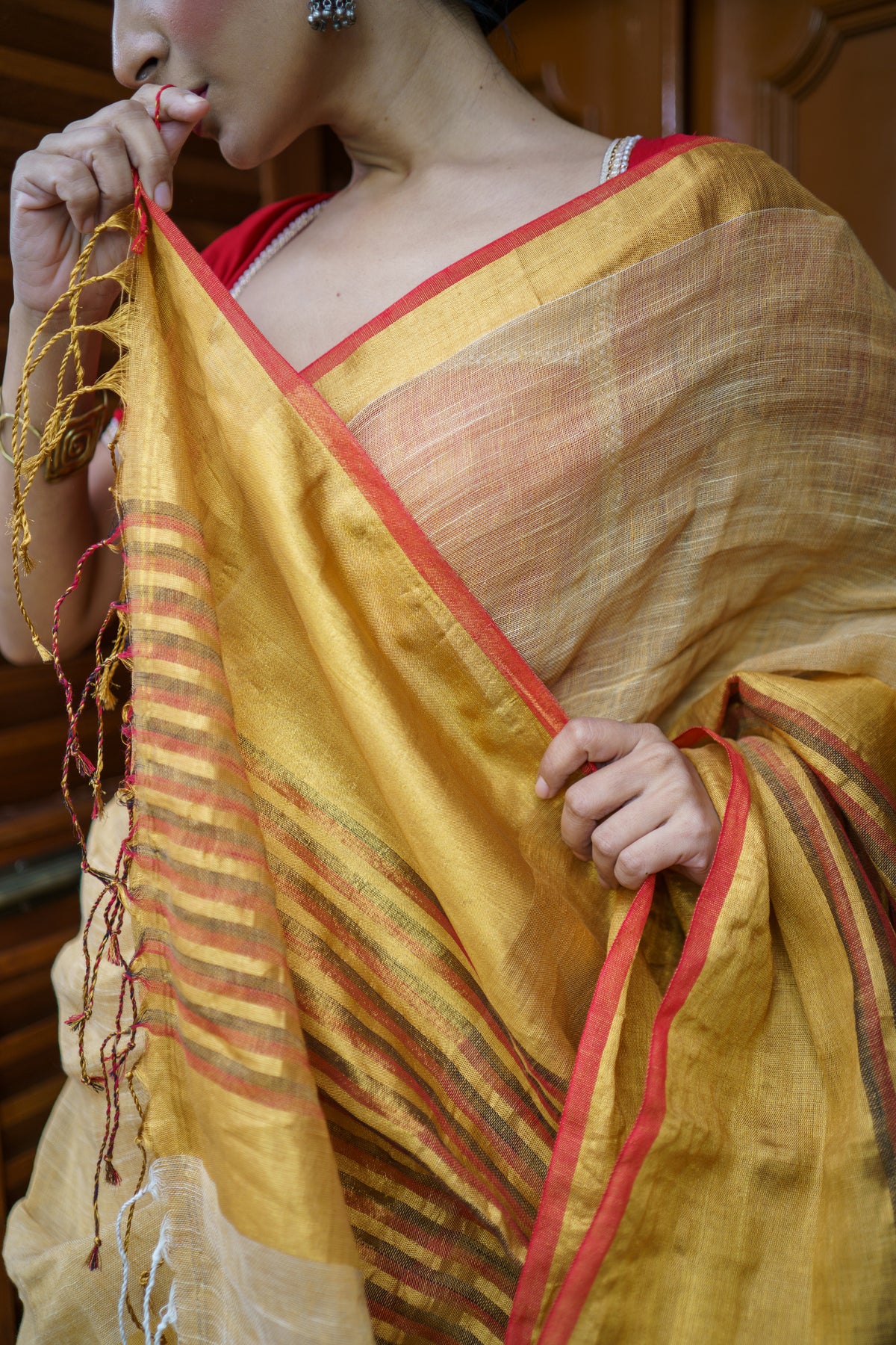Light oak half half linen saree with blouse piece