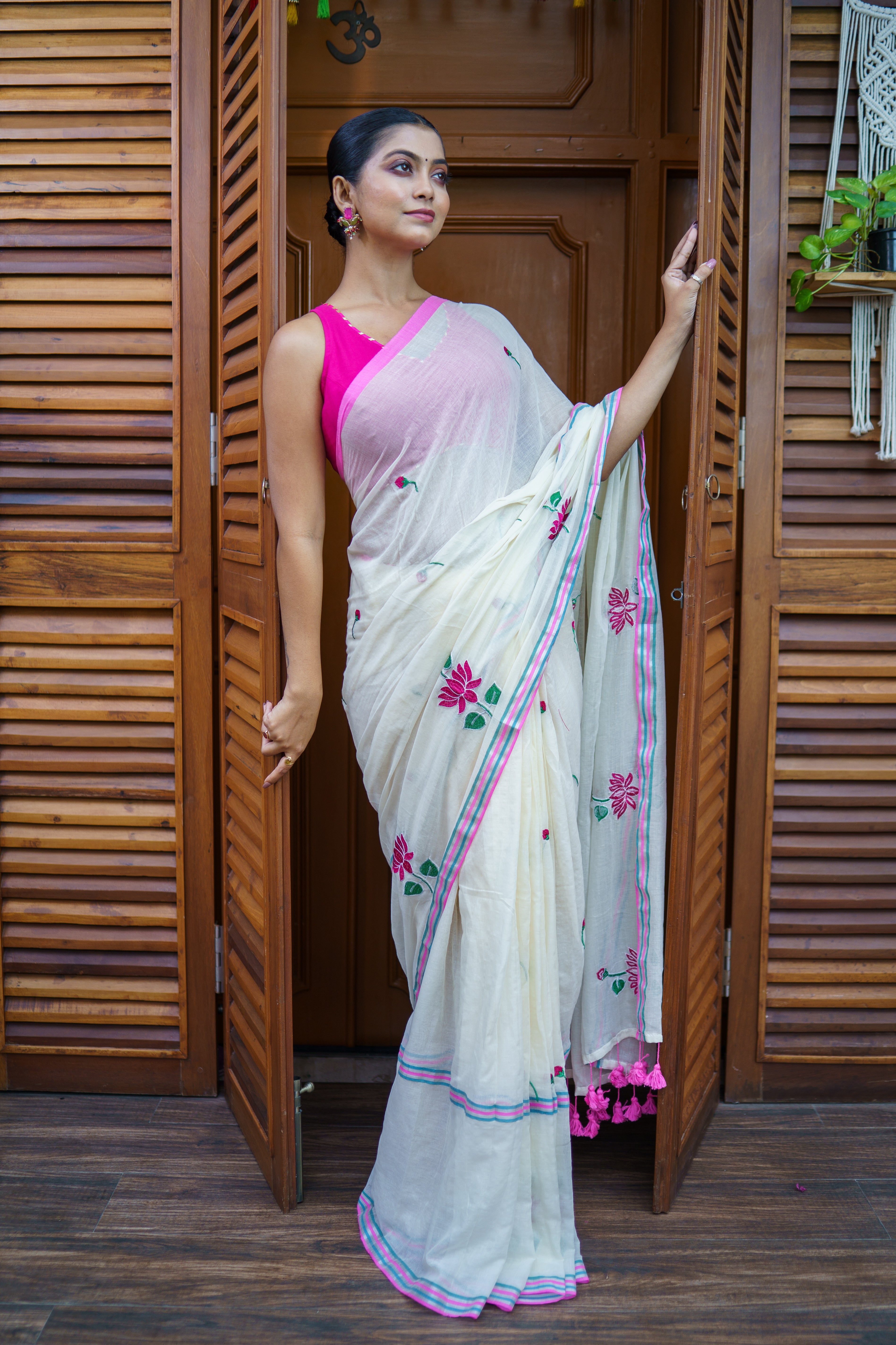Off white lotus embroidery mulmul cotton saree with blouse piece
