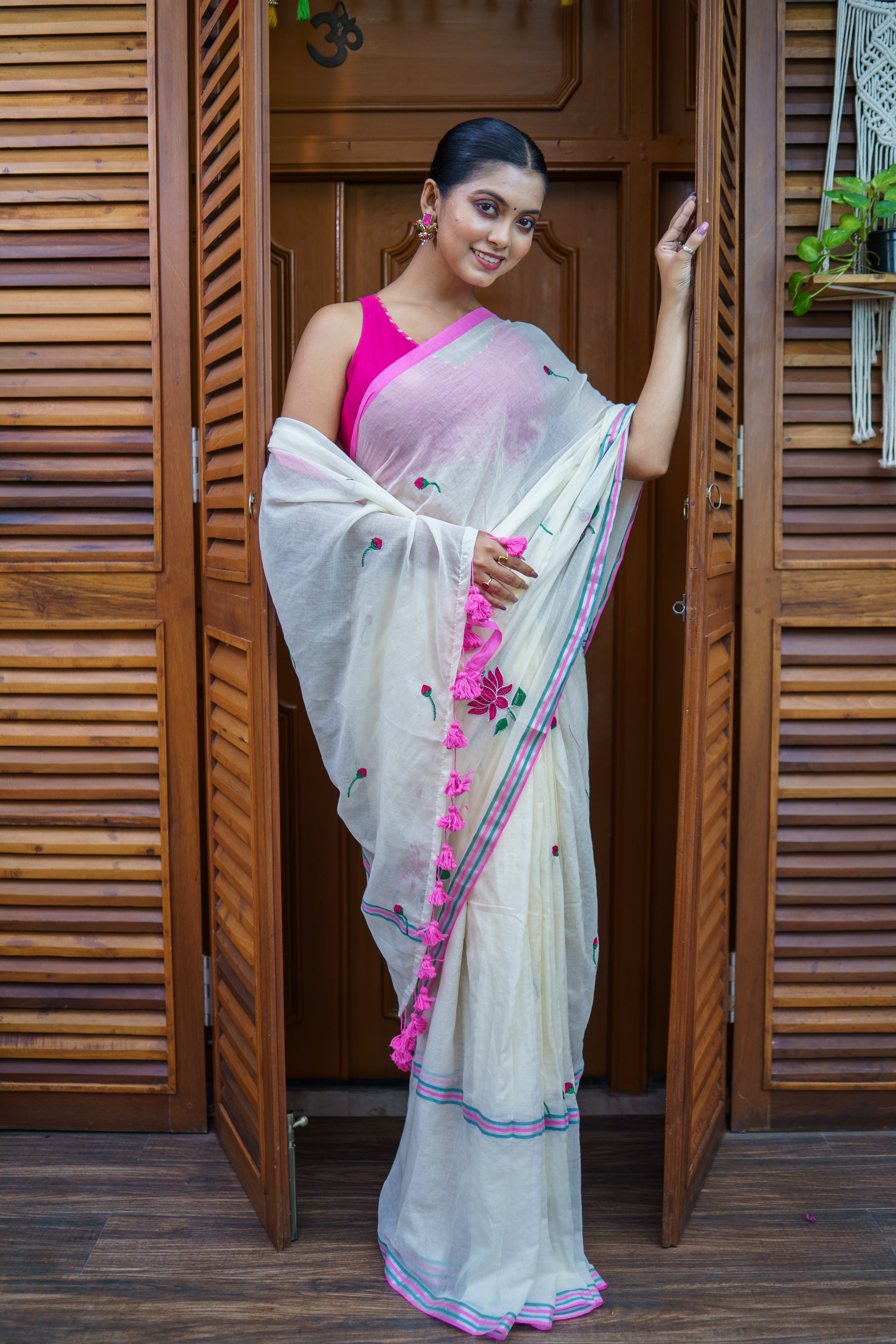 Off white lotus embroidery mulmul cotton saree with blouse piece