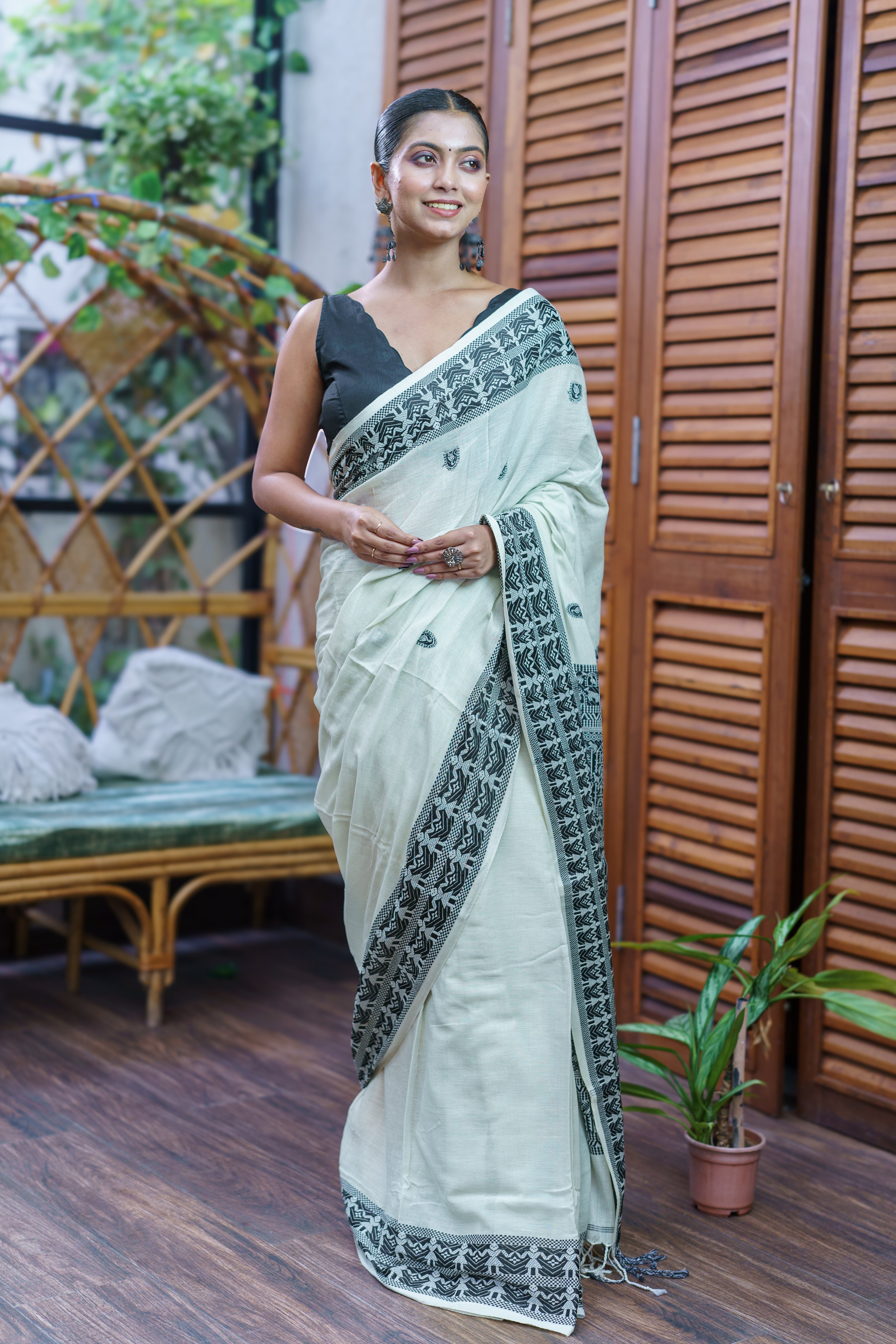 White & Black Pure Mashrise Cotton Hand Weaving Saree
