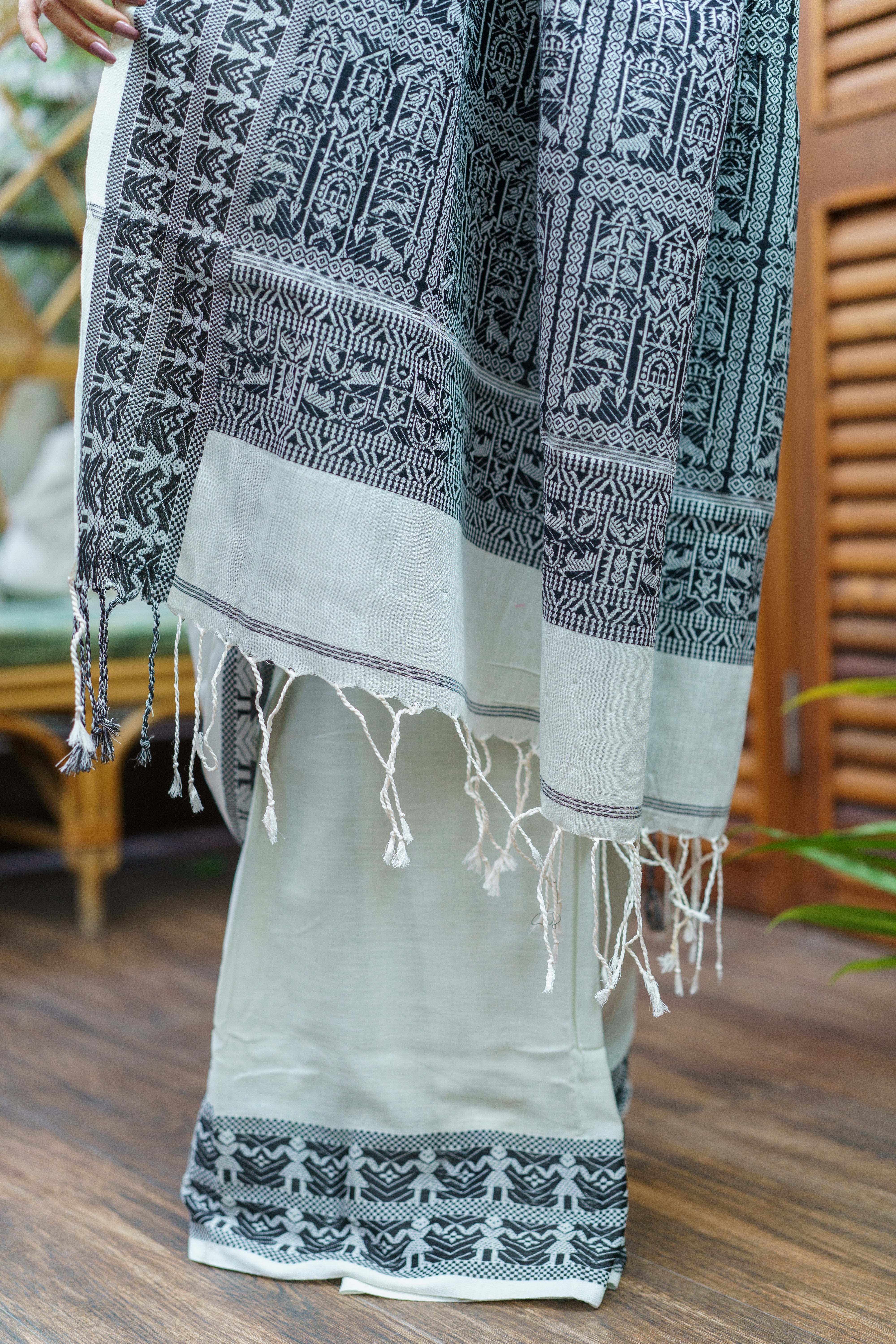 White & Black Pure Mashrise Cotton Hand Weaving Saree with blouse piece