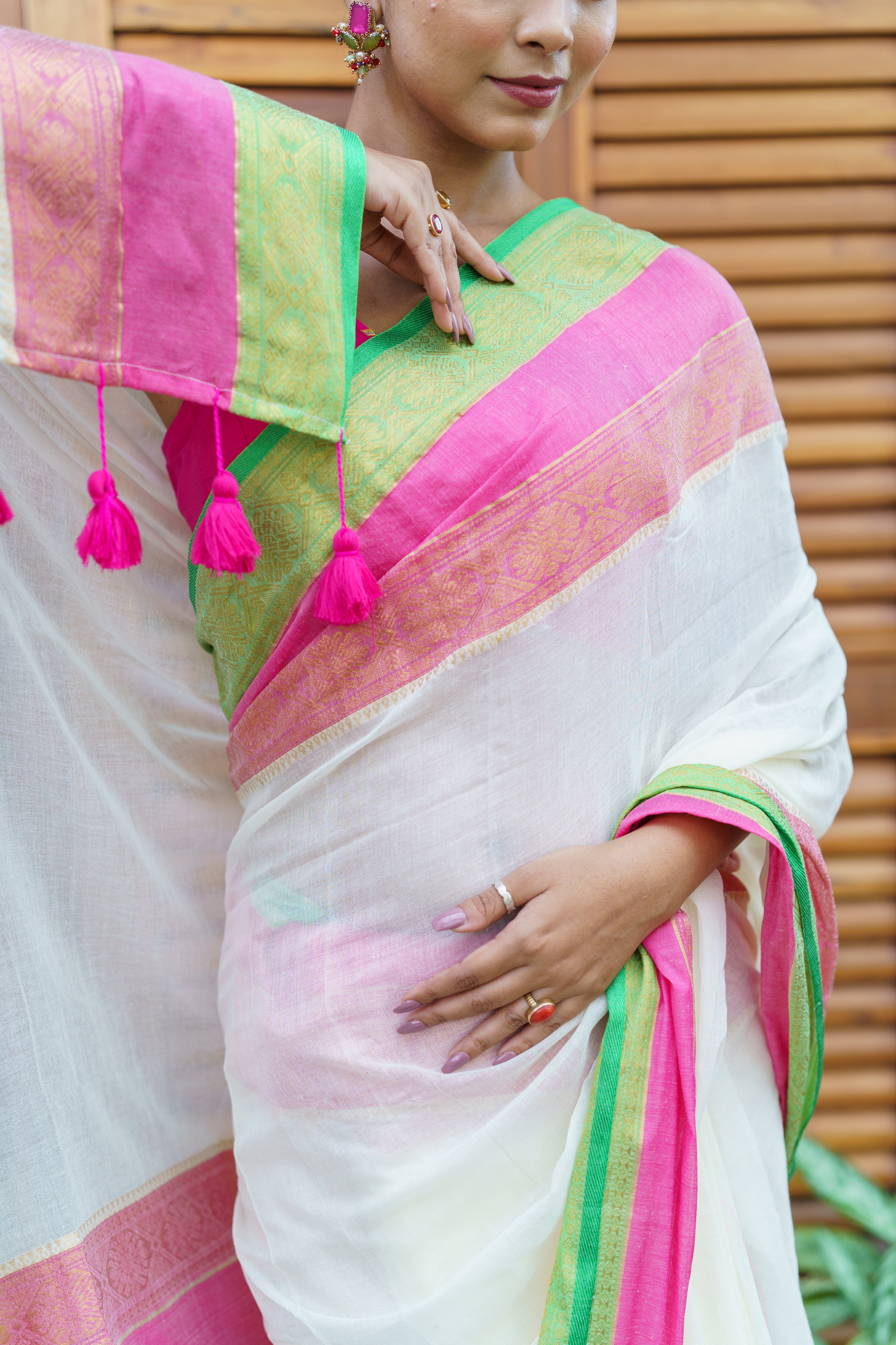 Off white jari border mulmu cotton saree with blouse piece